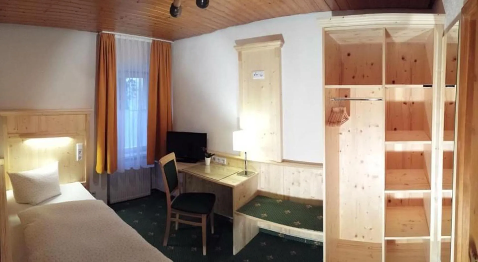 Photo of the whole room, Bed in Gasthaus Zur Ölmühle