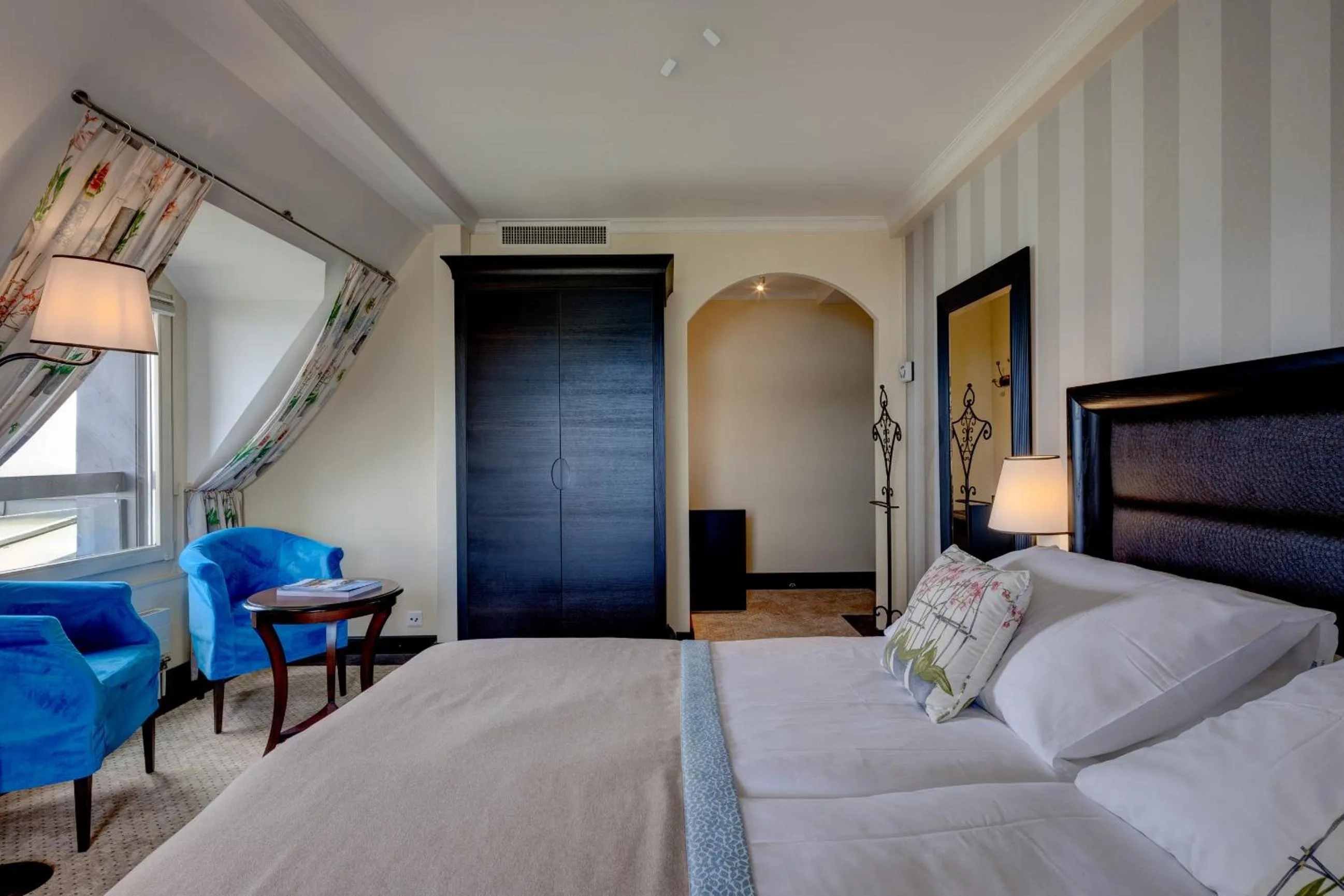 Photo of the whole room, Bed in Romantik Hotel Mont Blanc au Lac