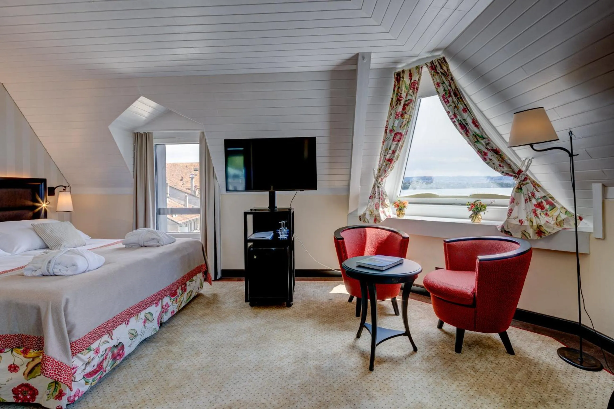 Bedroom, Bed in Romantik Hotel Mont Blanc au Lac