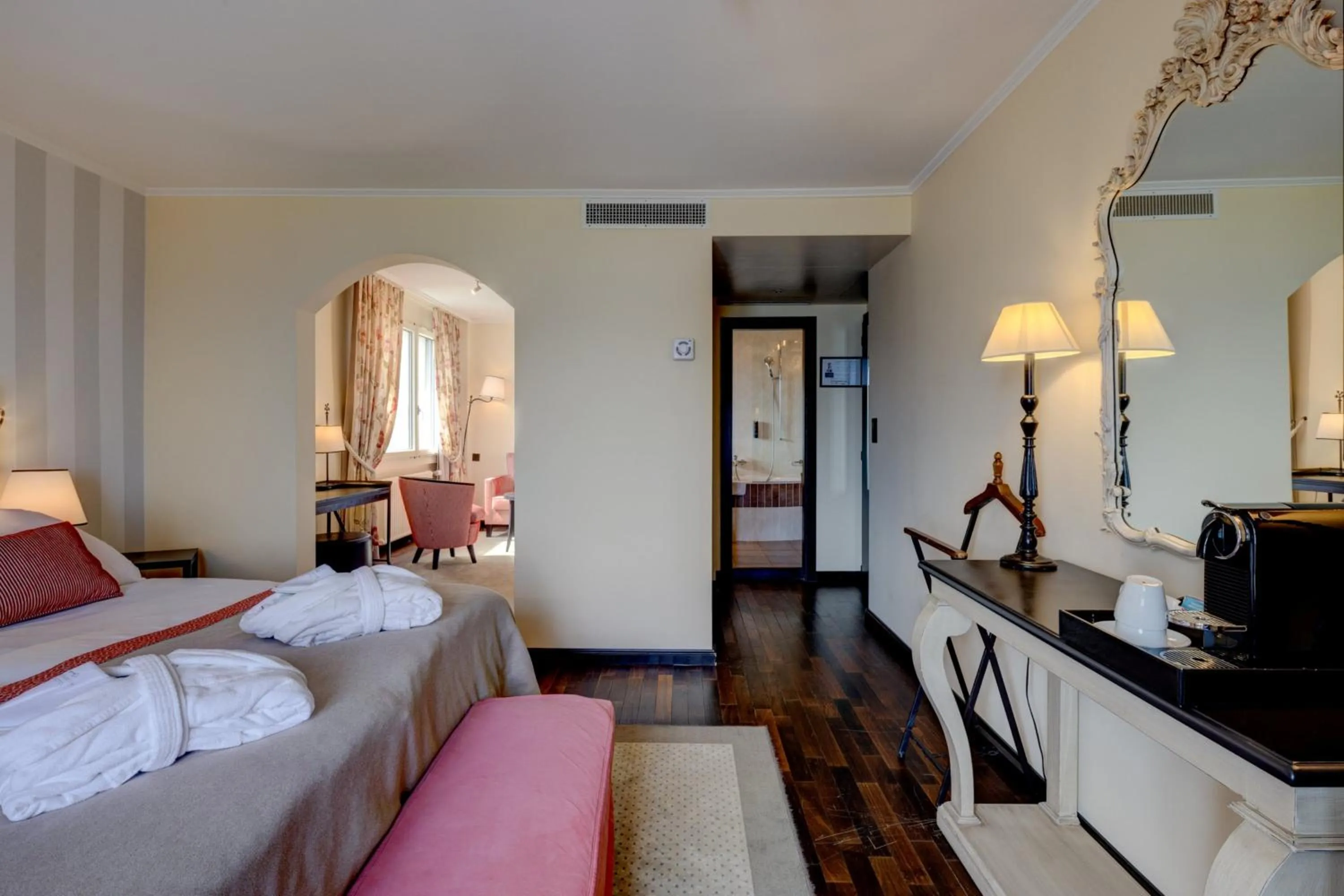 Bedroom, Bed in Romantik Hotel Mont Blanc au Lac