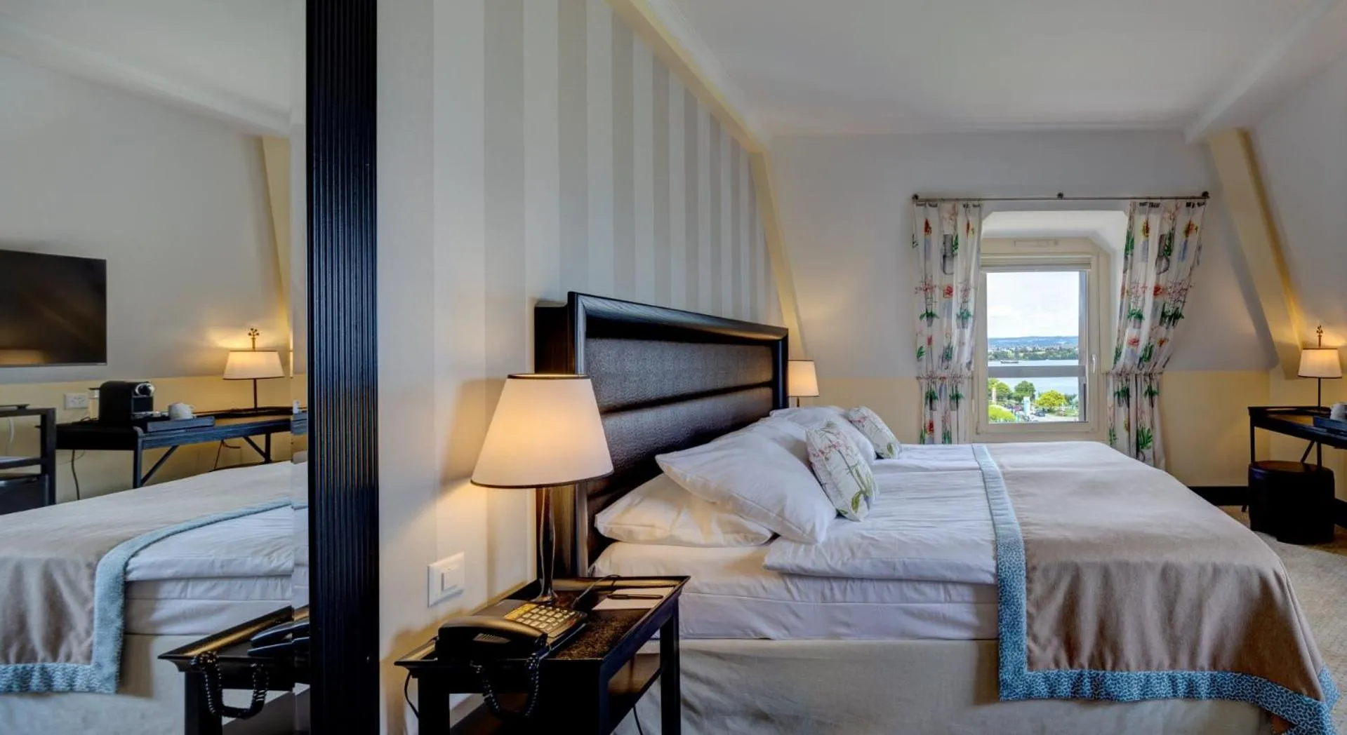 Photo of the whole room, Bed in Romantik Hotel Mont Blanc au Lac