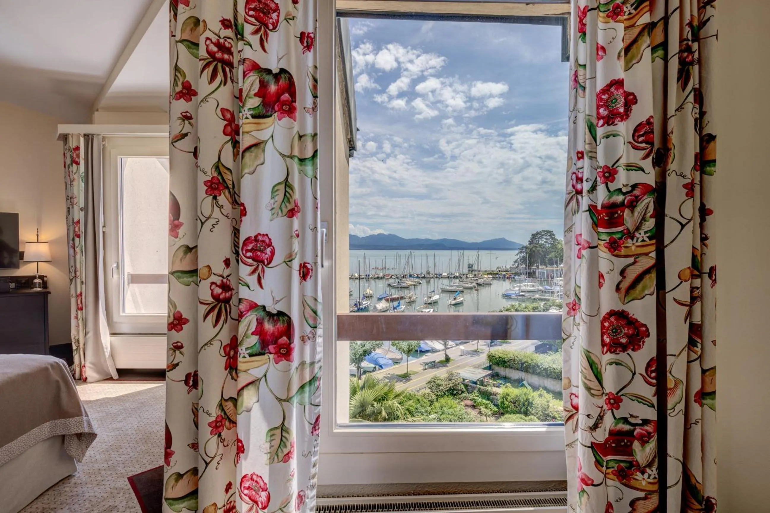 Bed in Romantik Hotel Mont Blanc au Lac