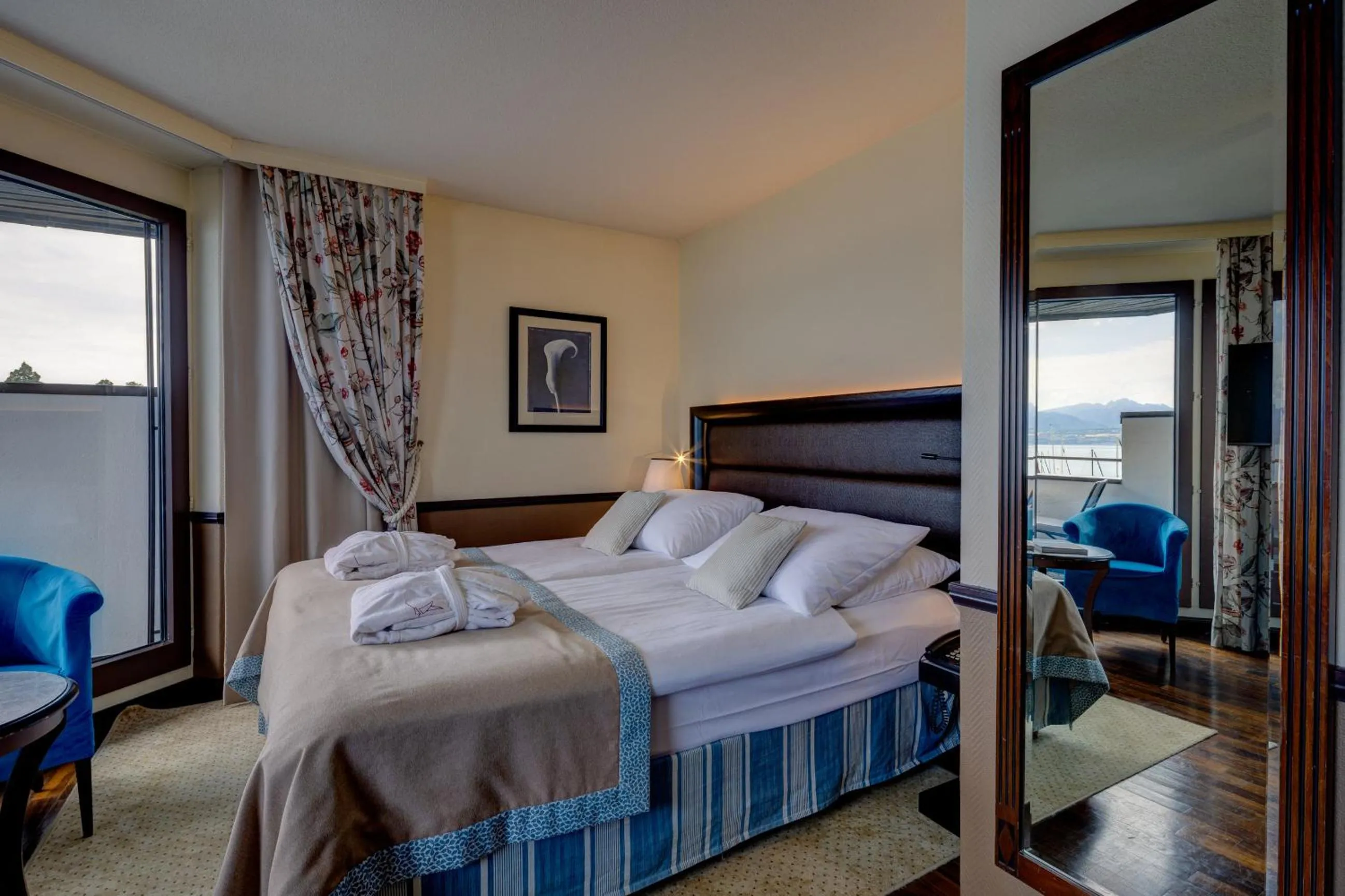 Photo of the whole room, Bed in Romantik Hotel Mont Blanc au Lac