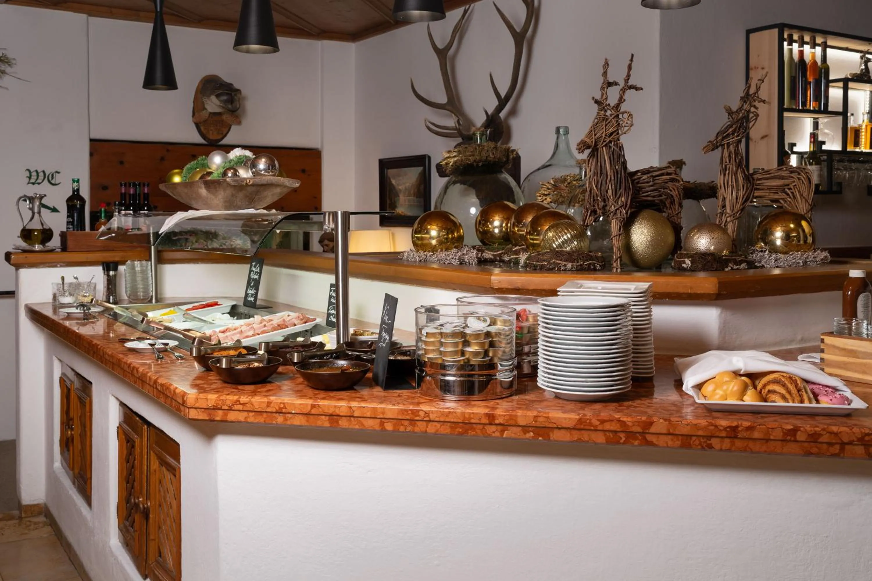 Buffet breakfast in Hotel zum Hirschen Zell am See