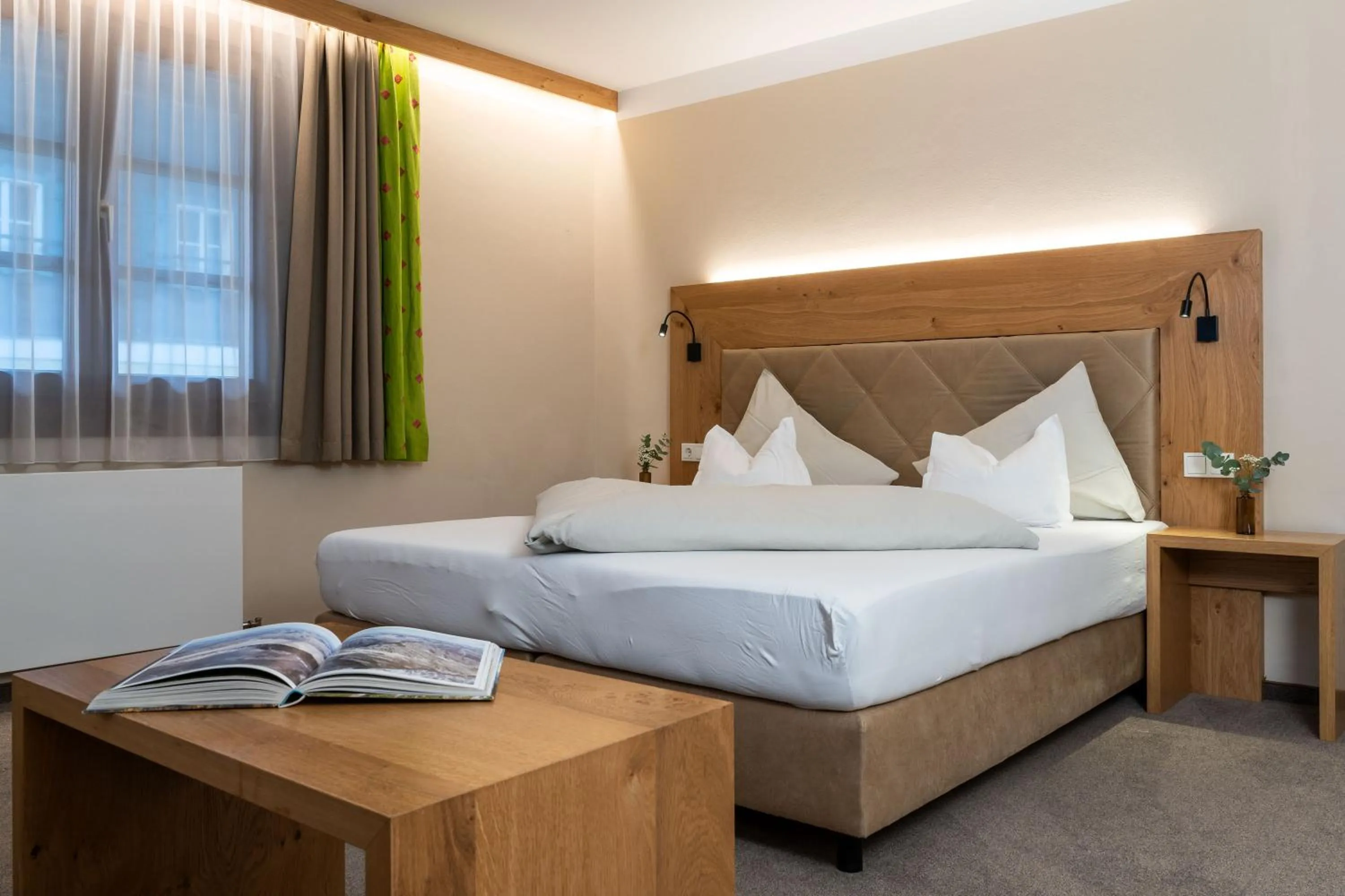 Photo of the whole room, Bed in Hotel zum Hirschen Zell am See