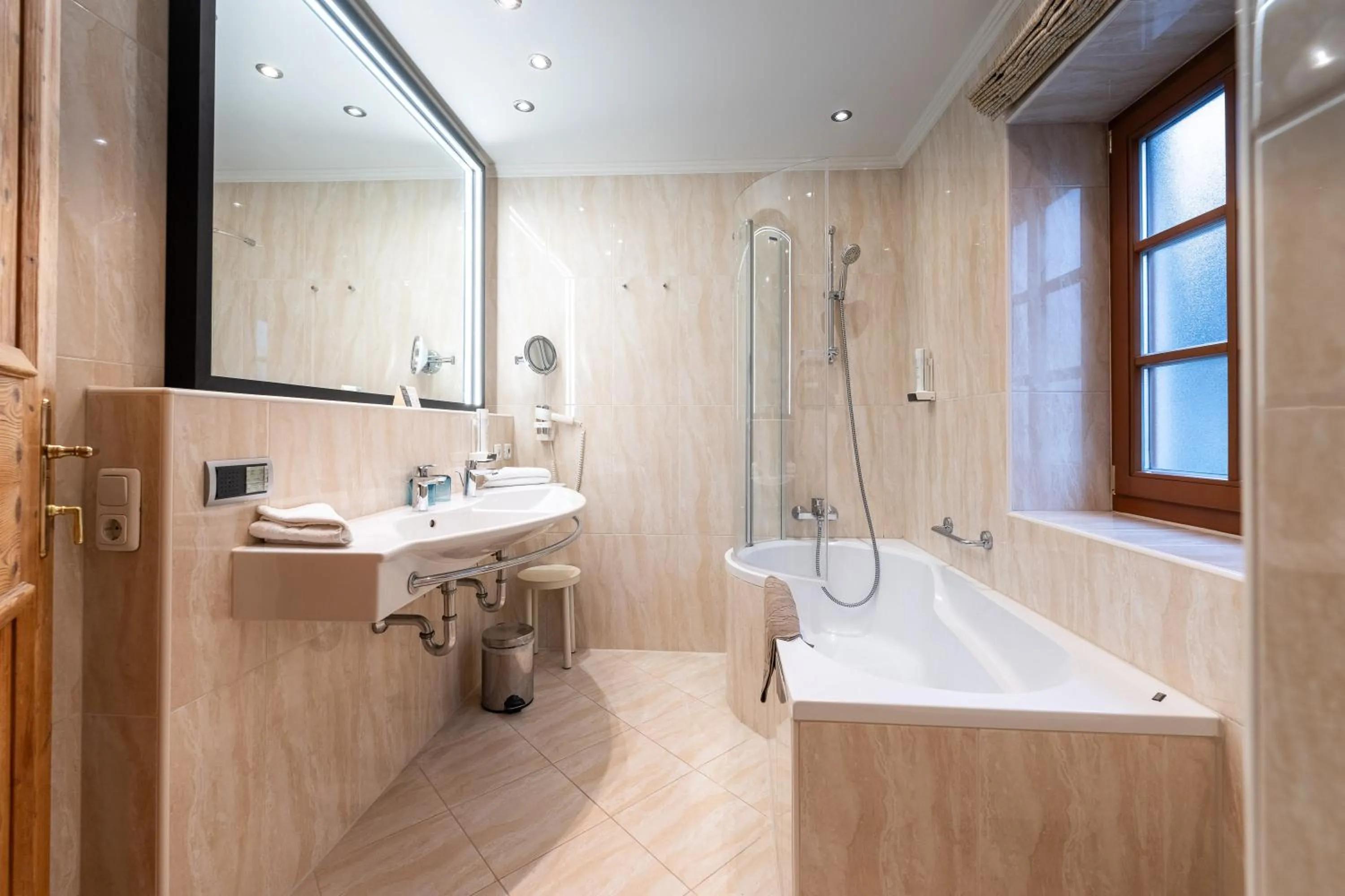 Shower in Hotel zum Hirschen Zell am See