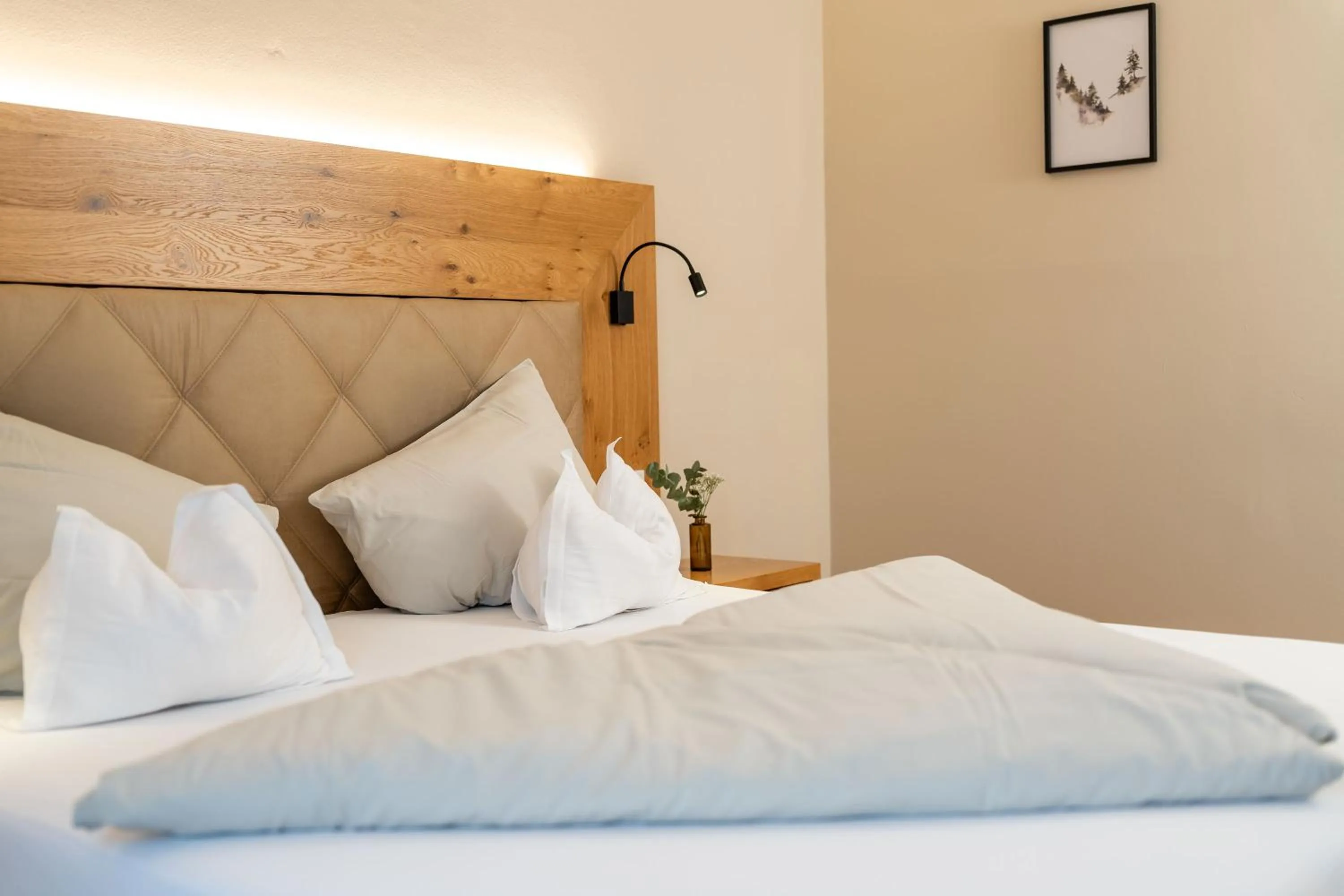 Bedroom, Bed in Hotel zum Hirschen Zell am See