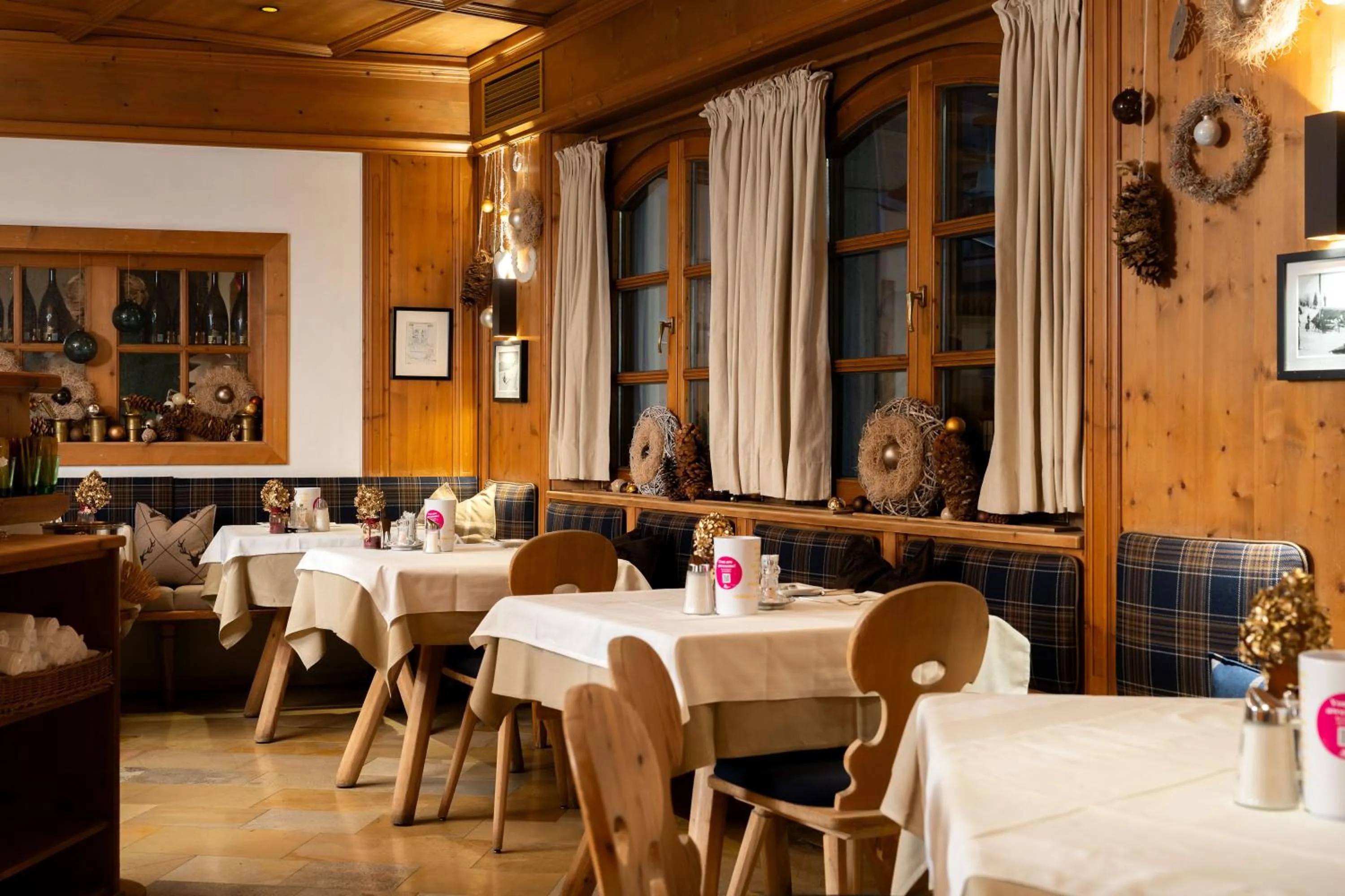 Restaurant/places to eat in Hotel zum Hirschen Zell am See