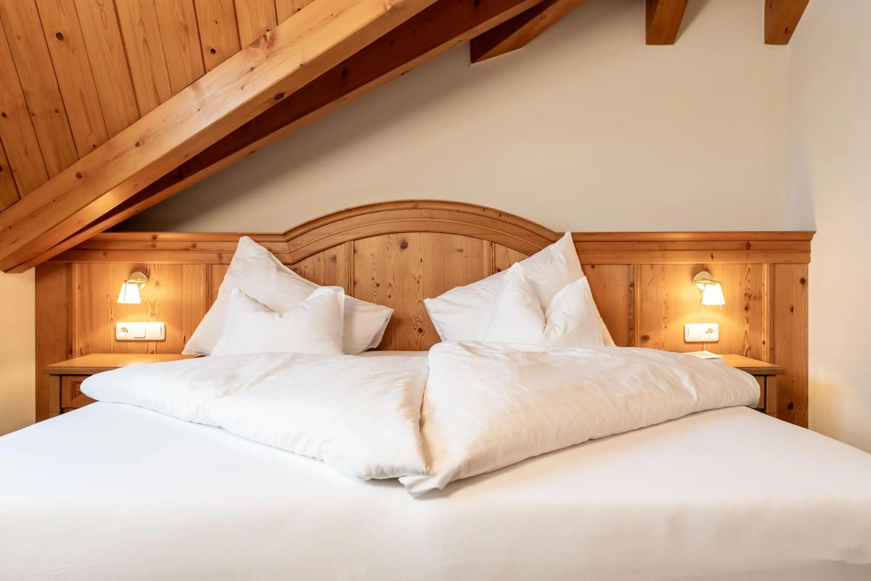 Bed in Hotel zum Hirschen Zell am See