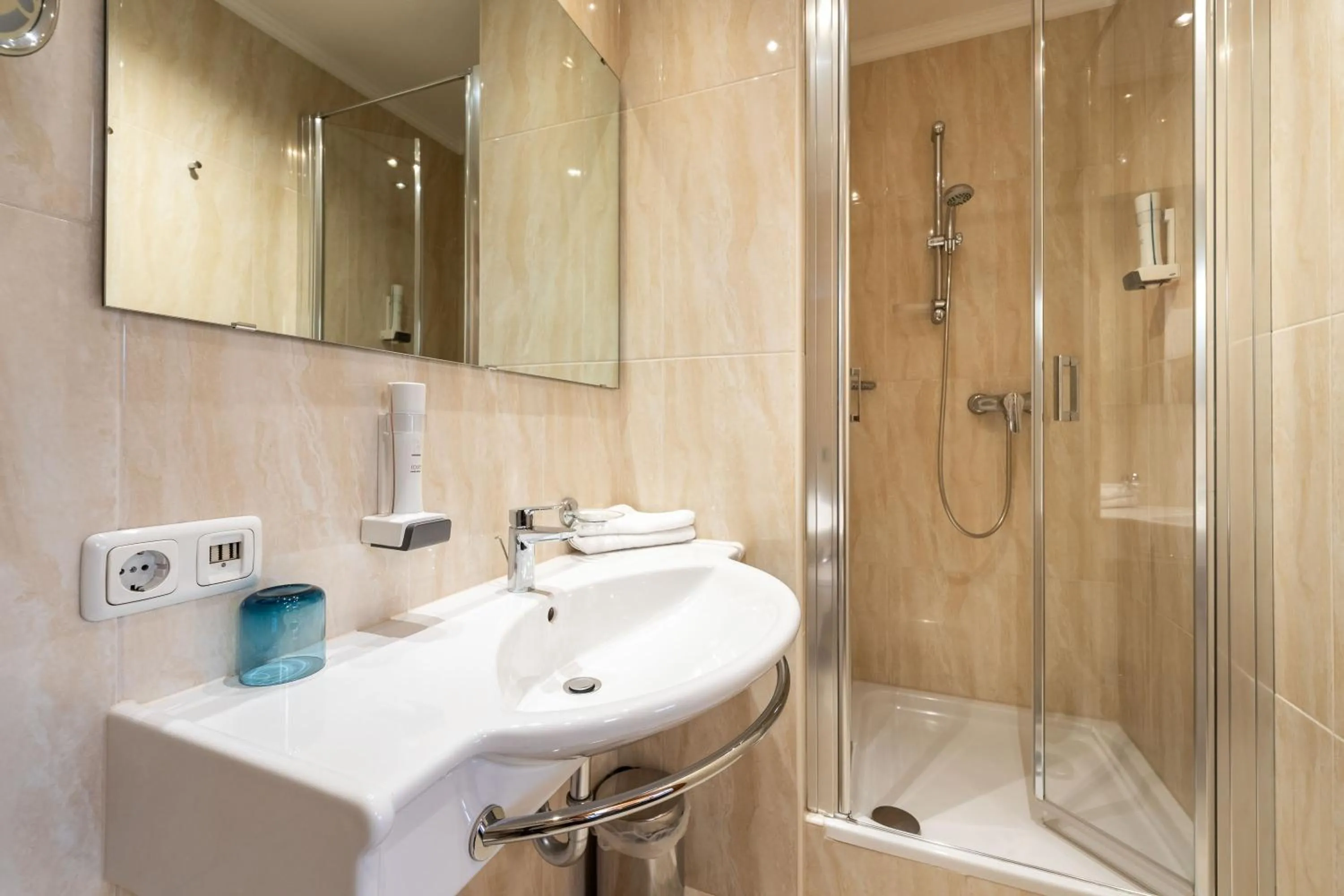 Bathroom in Hotel zum Hirschen Zell am See