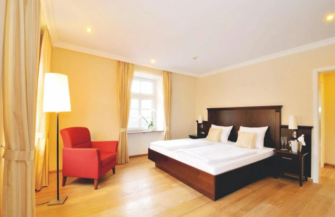 Day, Bed in Hotel Restaurant Ölmühle