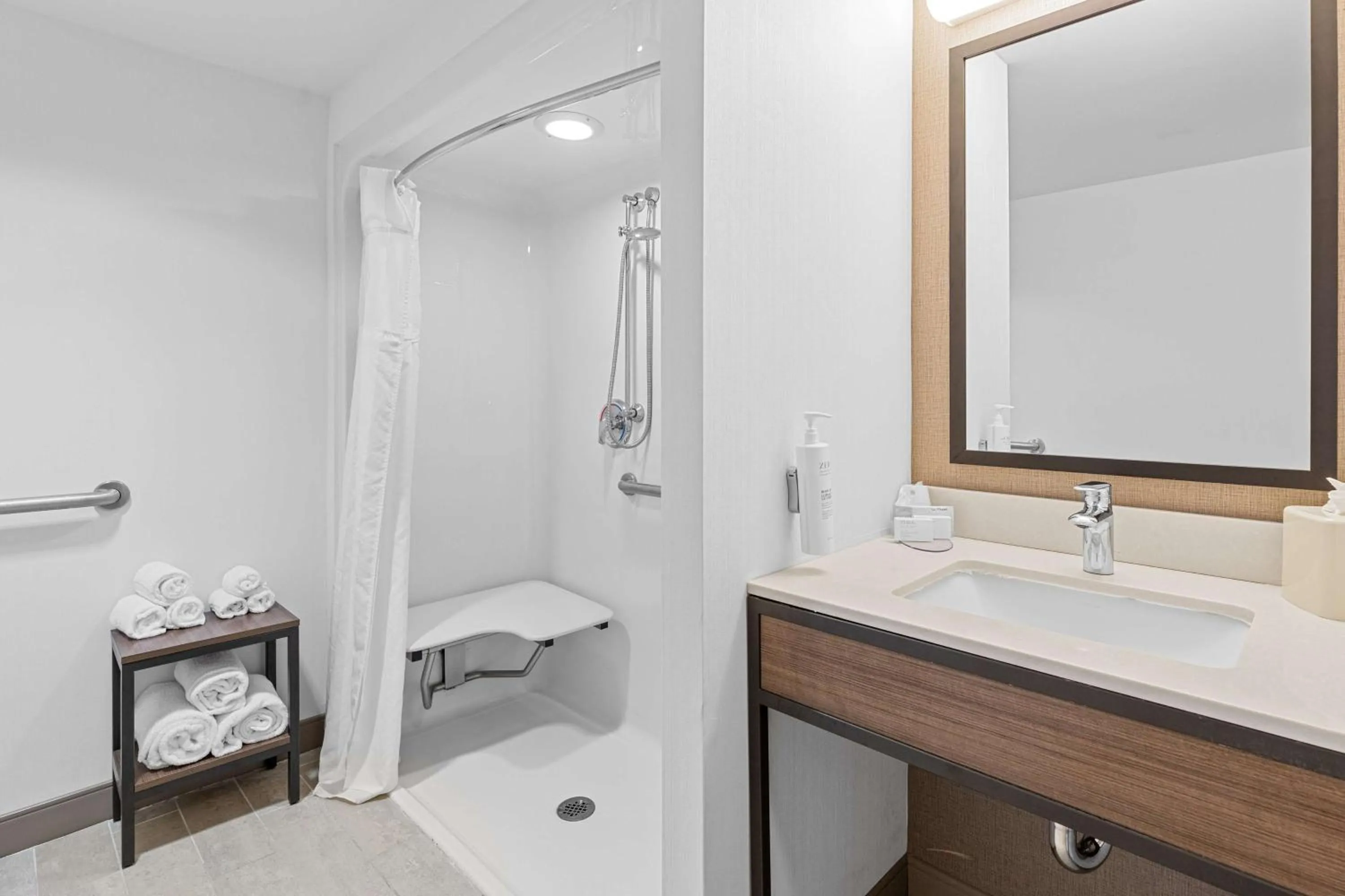 Bathroom in Hilton Garden Inn Syracuse