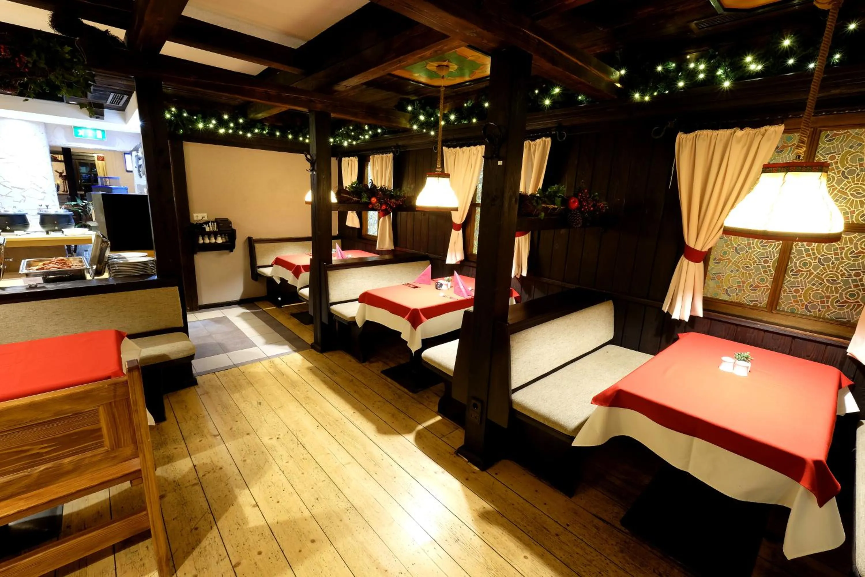 Restaurant/places to eat, Bed in Alpenhotel Marcius