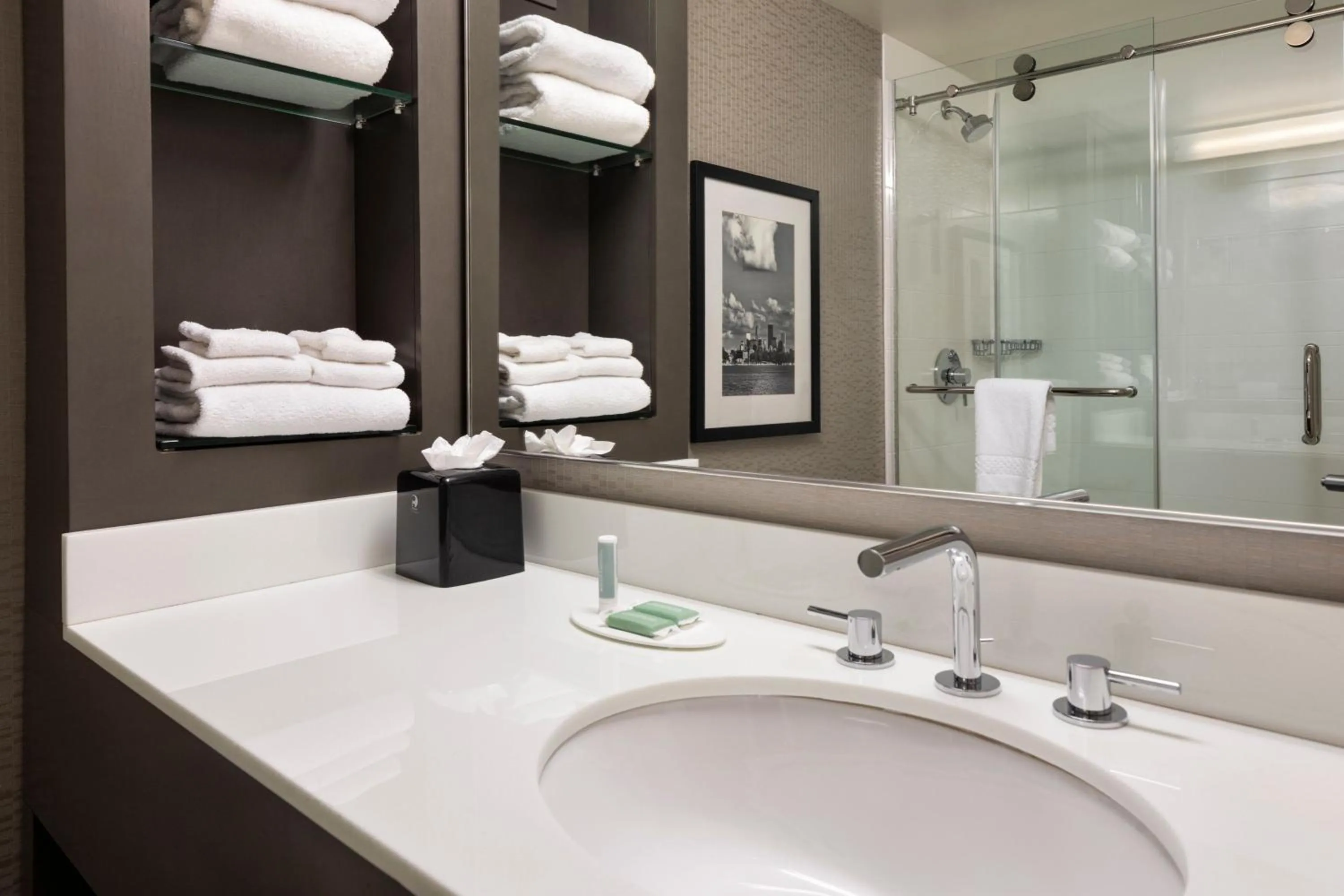 Photo of the whole room in Courtyard by Marriott Minneapolis Downtown