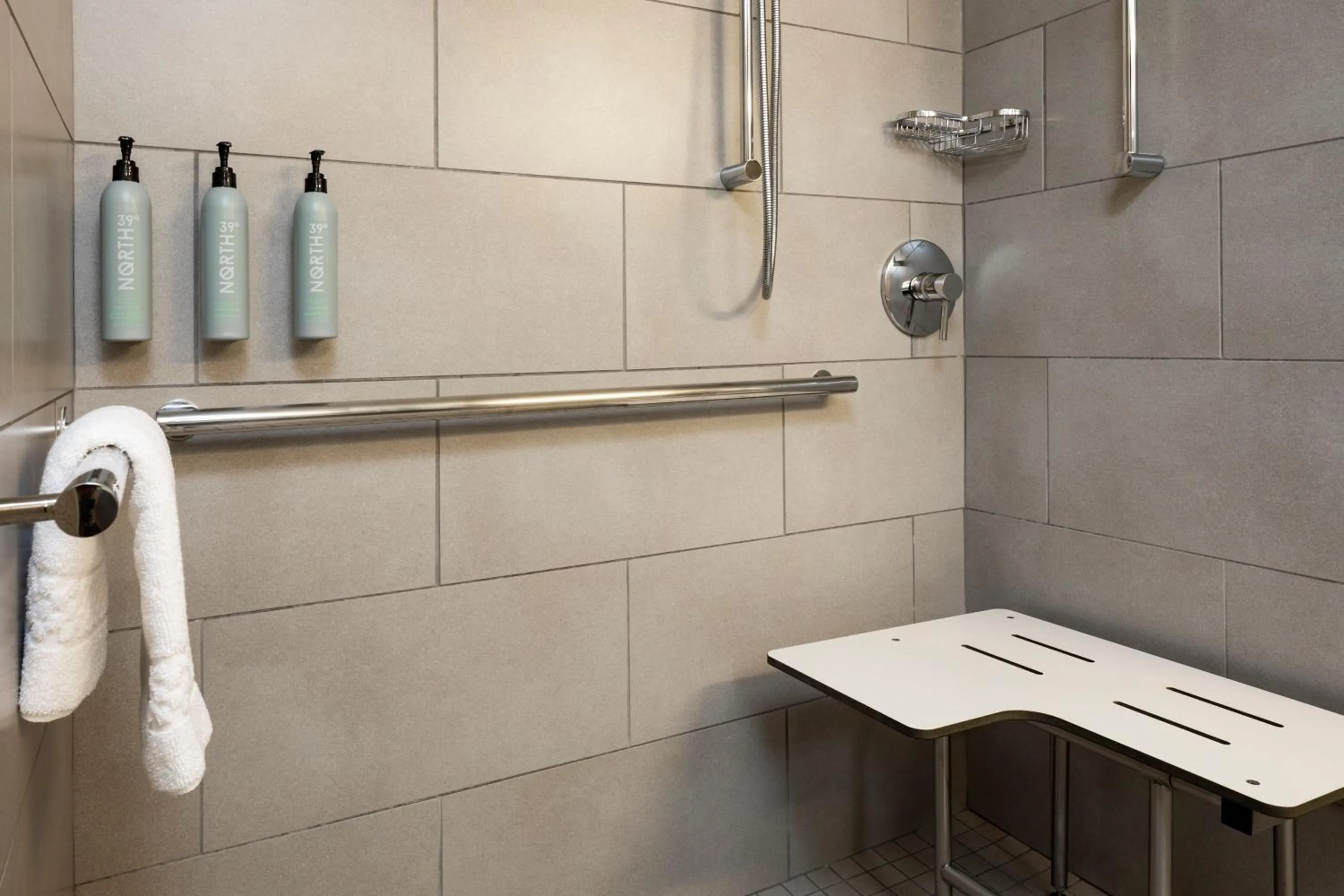 Photo of the whole room in Courtyard by Marriott Minneapolis Downtown