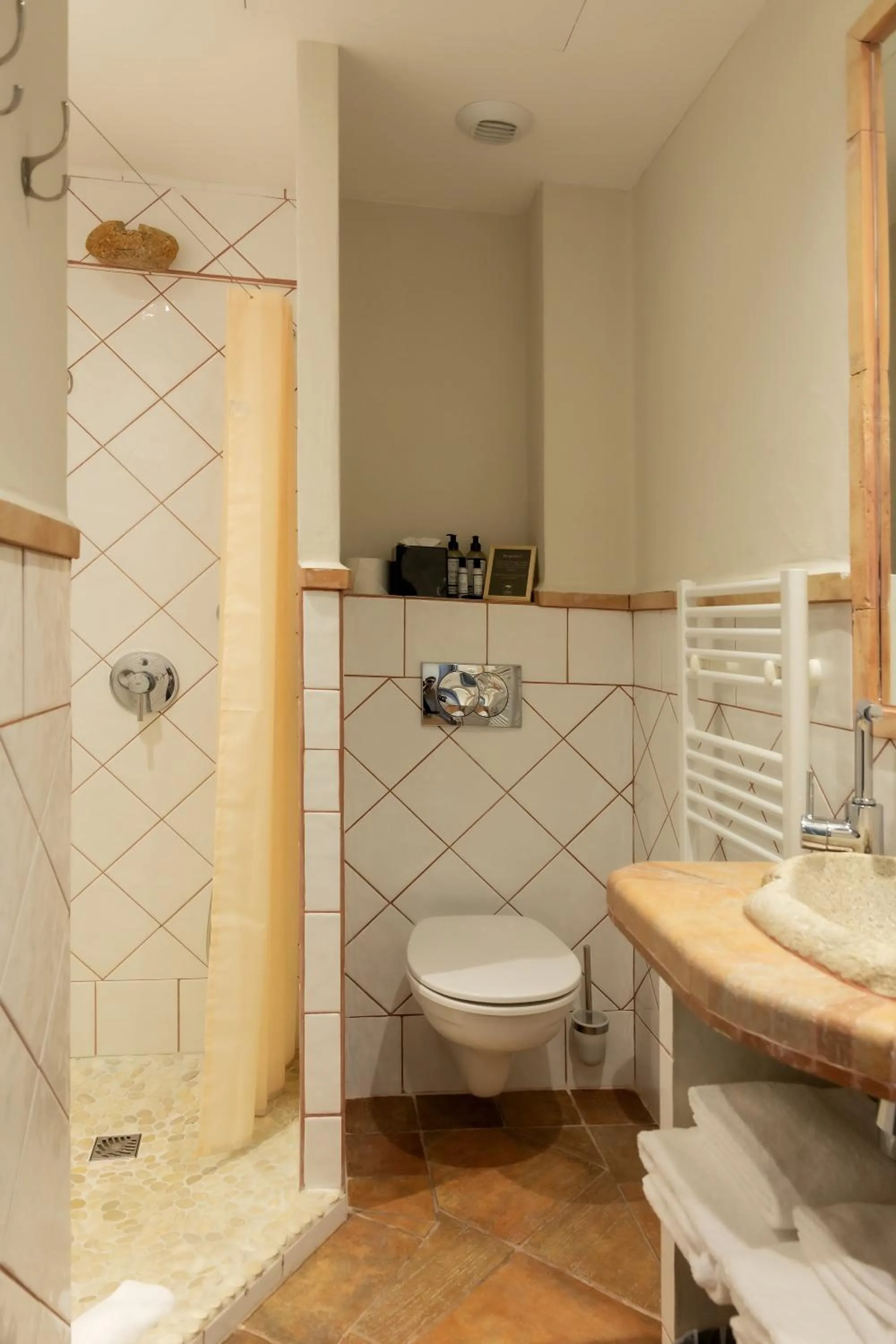 Shower in Casa Santini x Roc Seven