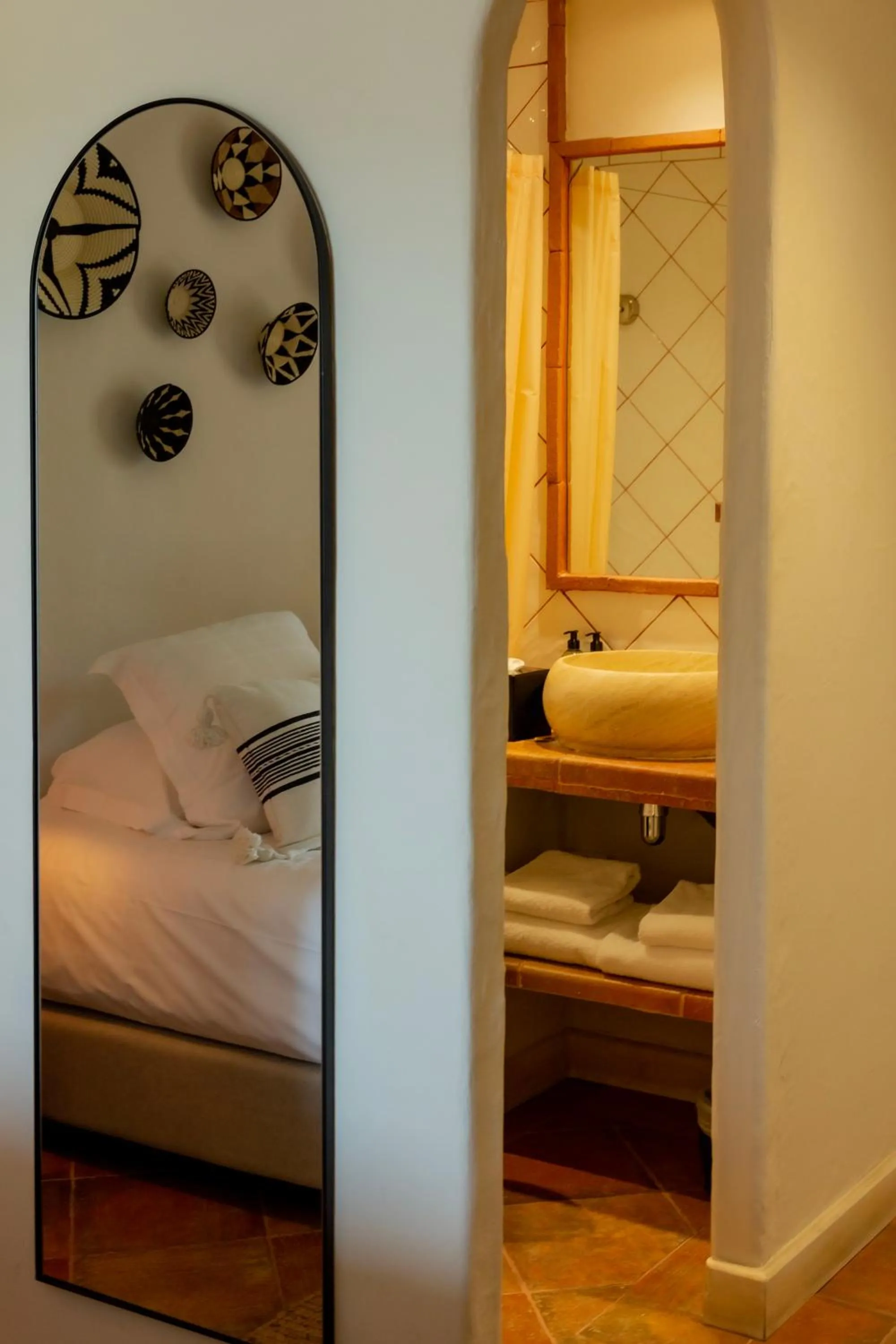 Bathroom, Bed in Casa Santini x Roc Seven