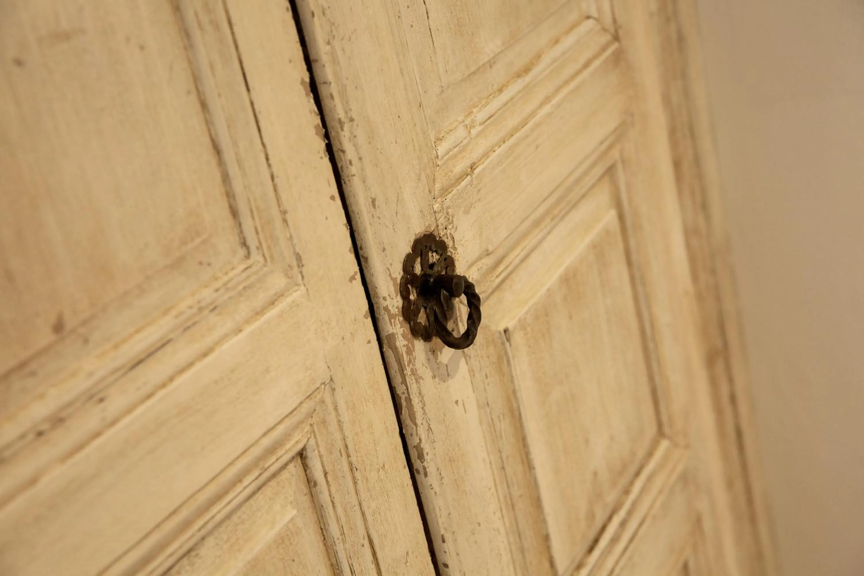 wardrobe in Casa Santini x Roc Seven