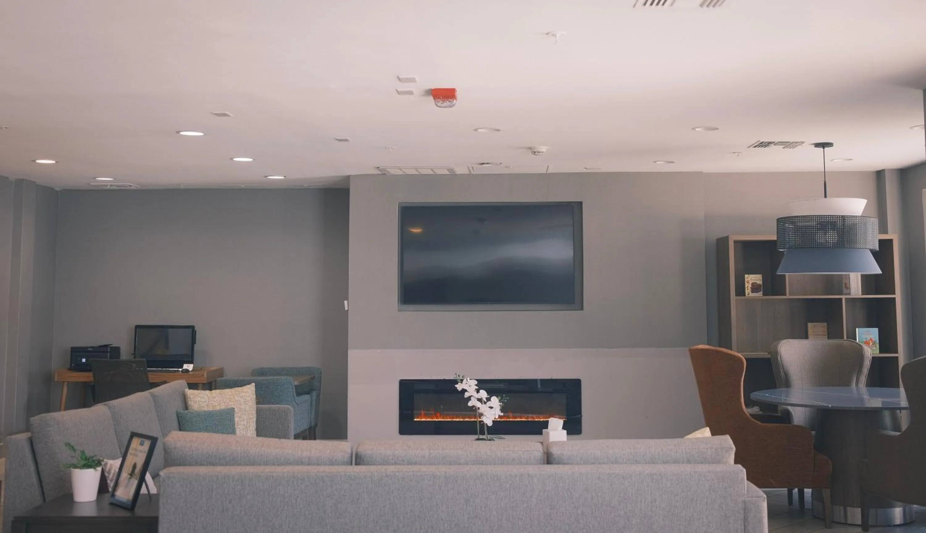 Seating area in Staybridge Suites Austin Airport by IHG