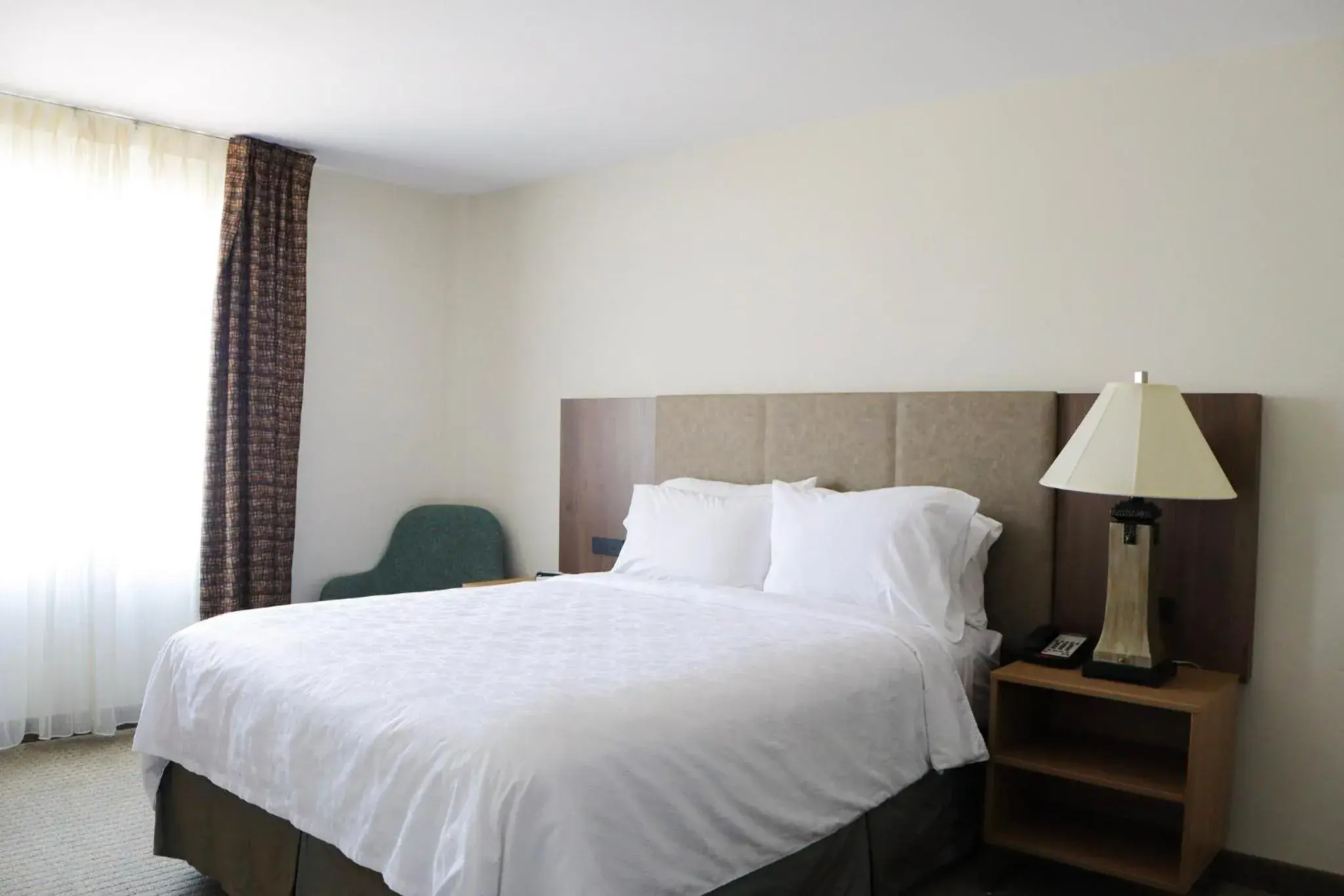 Queen Suite with Roll-In Shower - Disability Access in Staybridge Suites Austin Airport by IHG Queen Suite with Roll-In Shower - Disability Access in Staybridge Suites Austin Airport by IHG