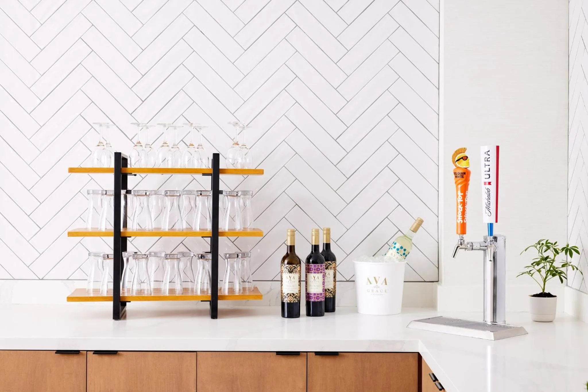 Restaurant/places to eat in Staybridge Suites Austin Airport by IHG