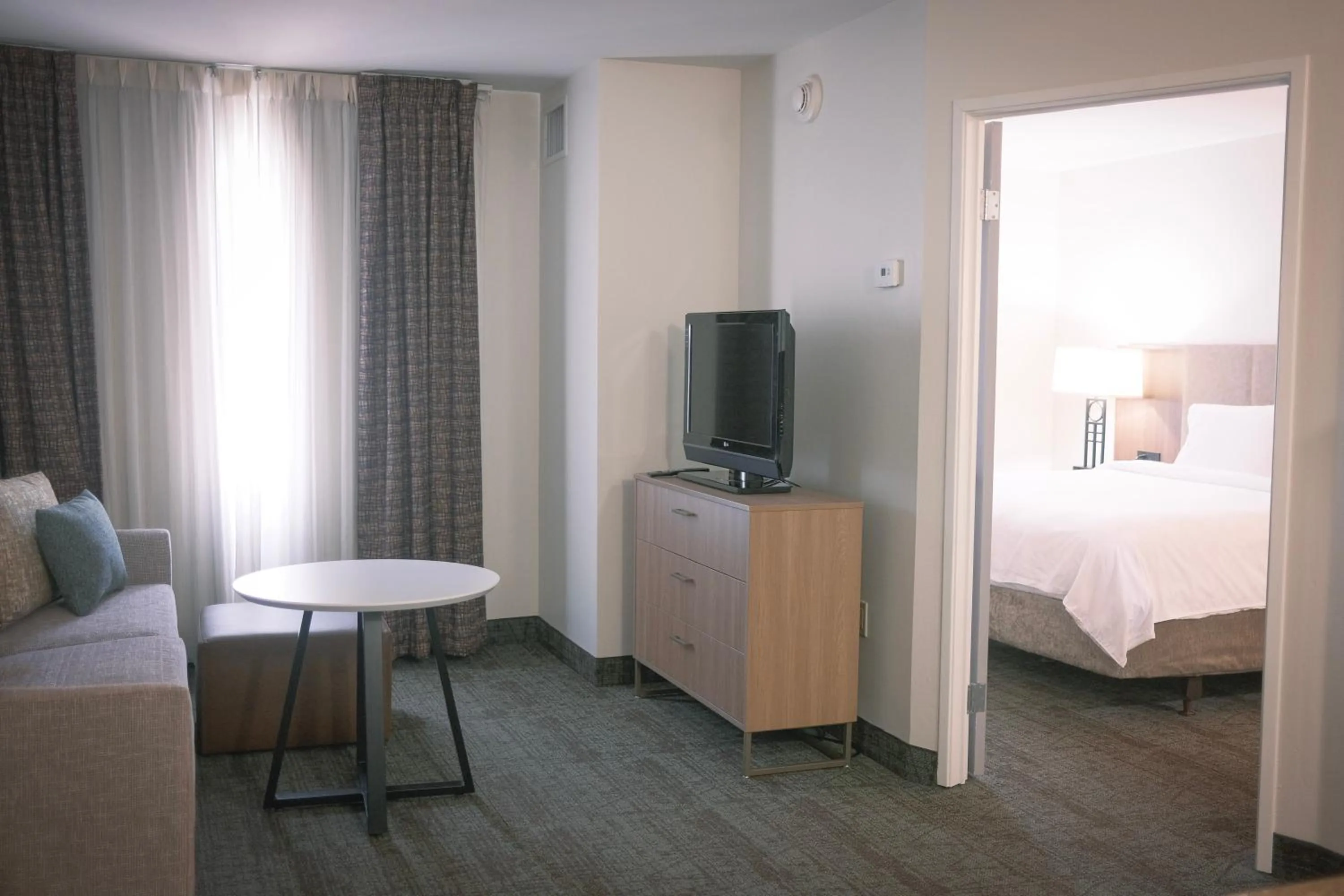 Photo of the whole room, Bed in Staybridge Suites Austin Airport by IHG