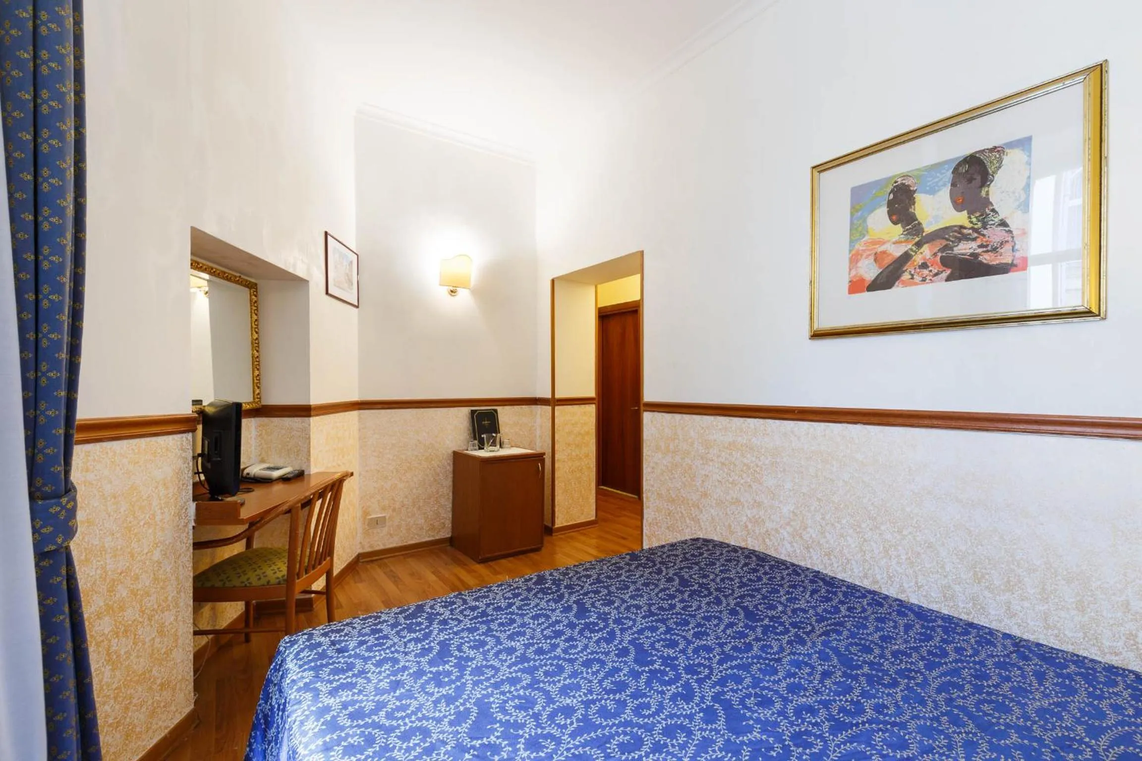 Bedroom, Bed in Hotel Paris