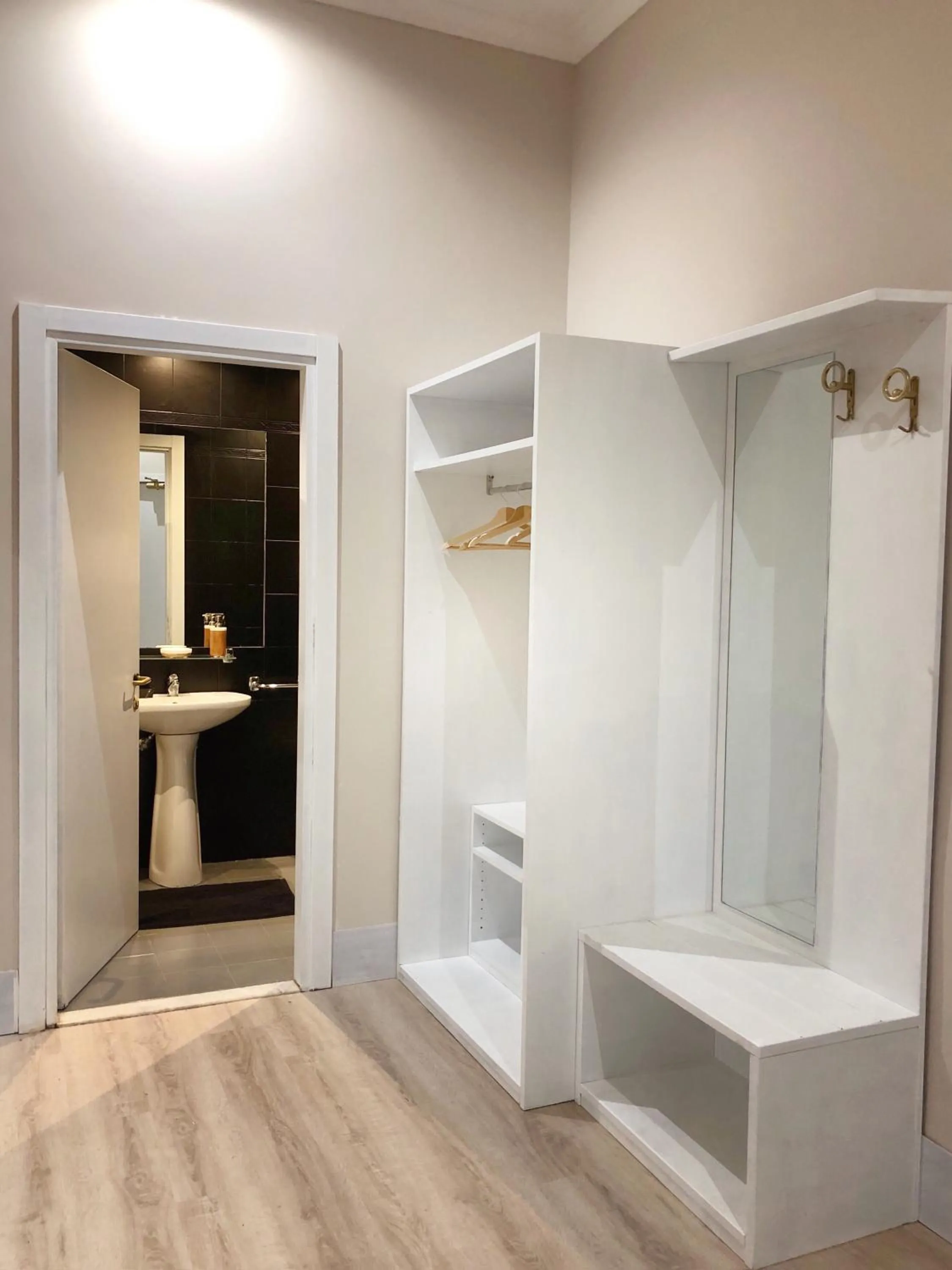 Communal lounge/ TV room in Hotel Paris