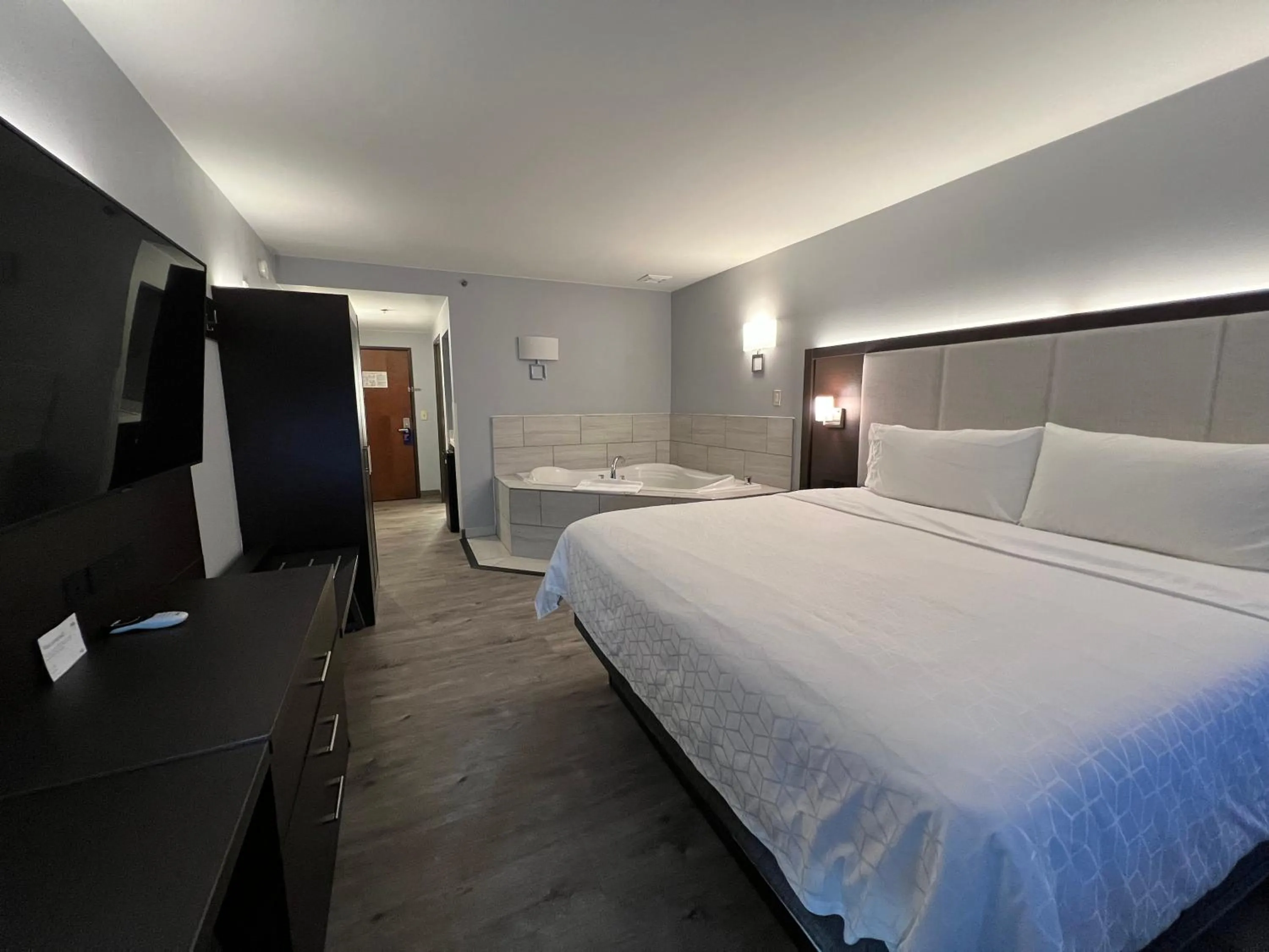 Photo of the whole room, Bed in Holiday Inn Express & Suites Columbia - East Elkridge, Jessup an IHG Hotel