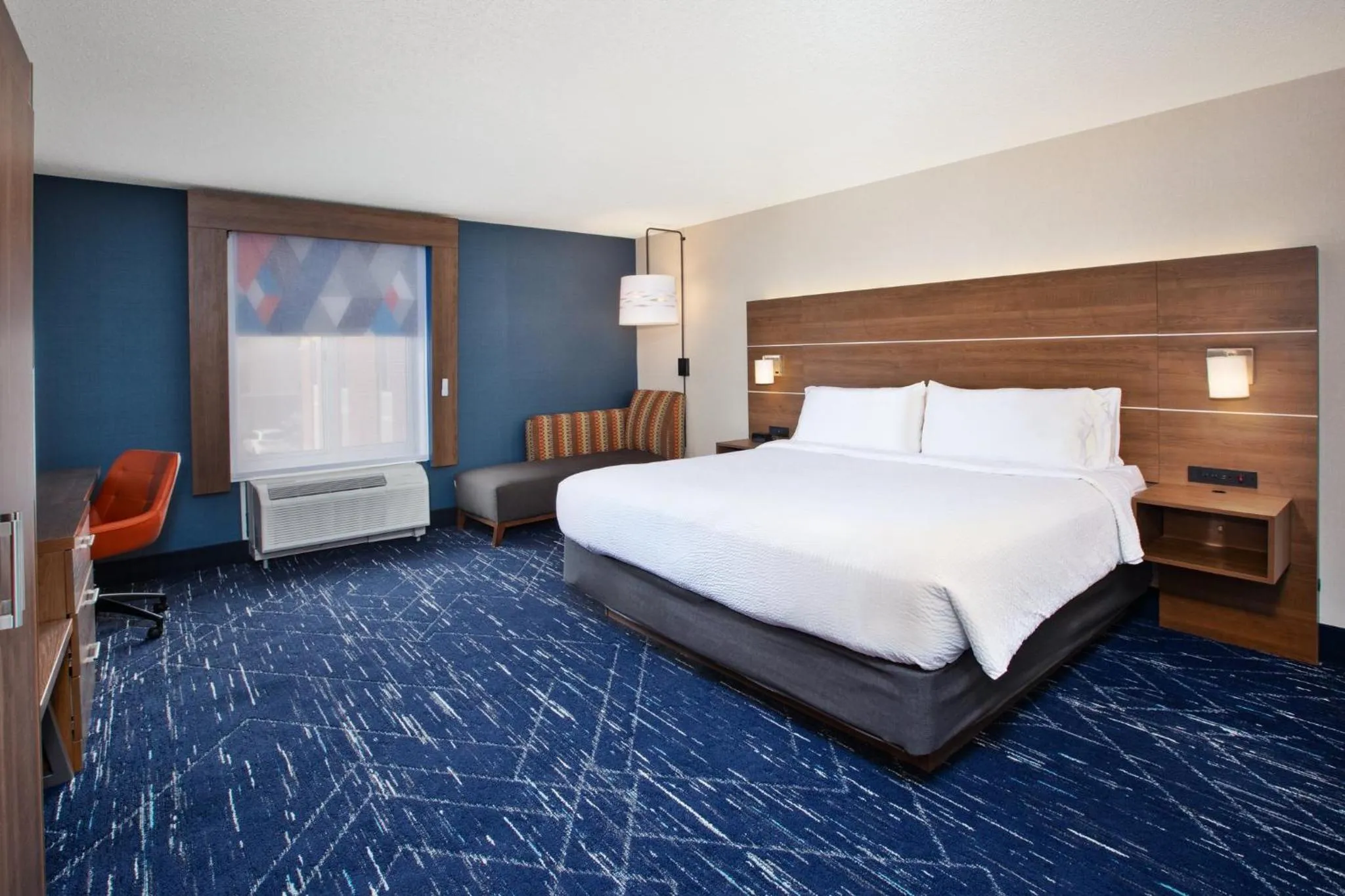 Photo of the whole room, Bed in Holiday Inn Express Hotel & Suites Auburn Hills by IHG