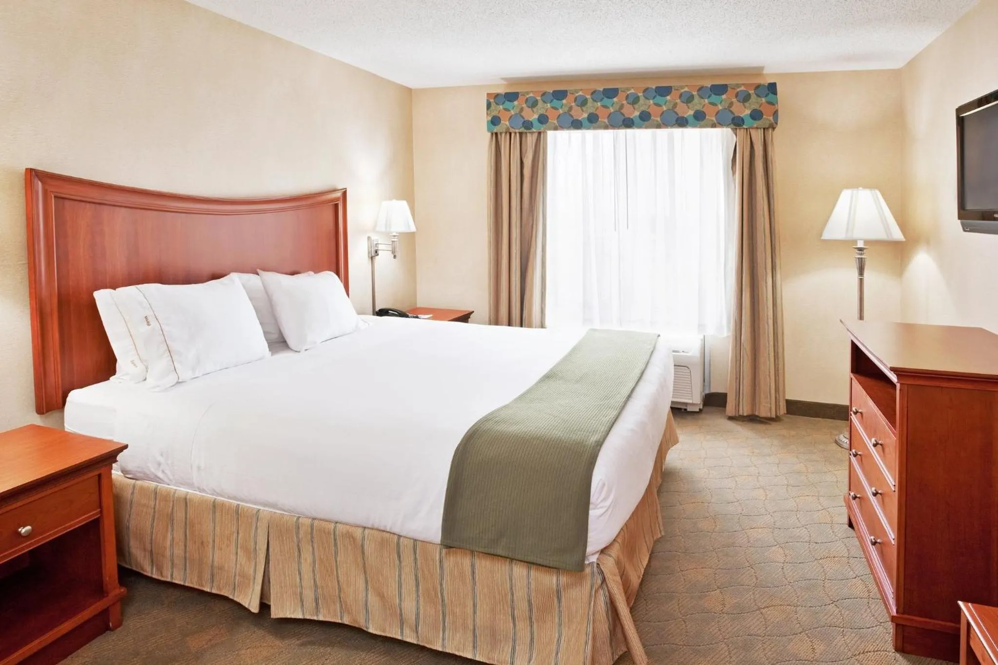 Photo of the whole room, Bed in Holiday Inn Express Hotel & Suites Auburn Hills by IHG