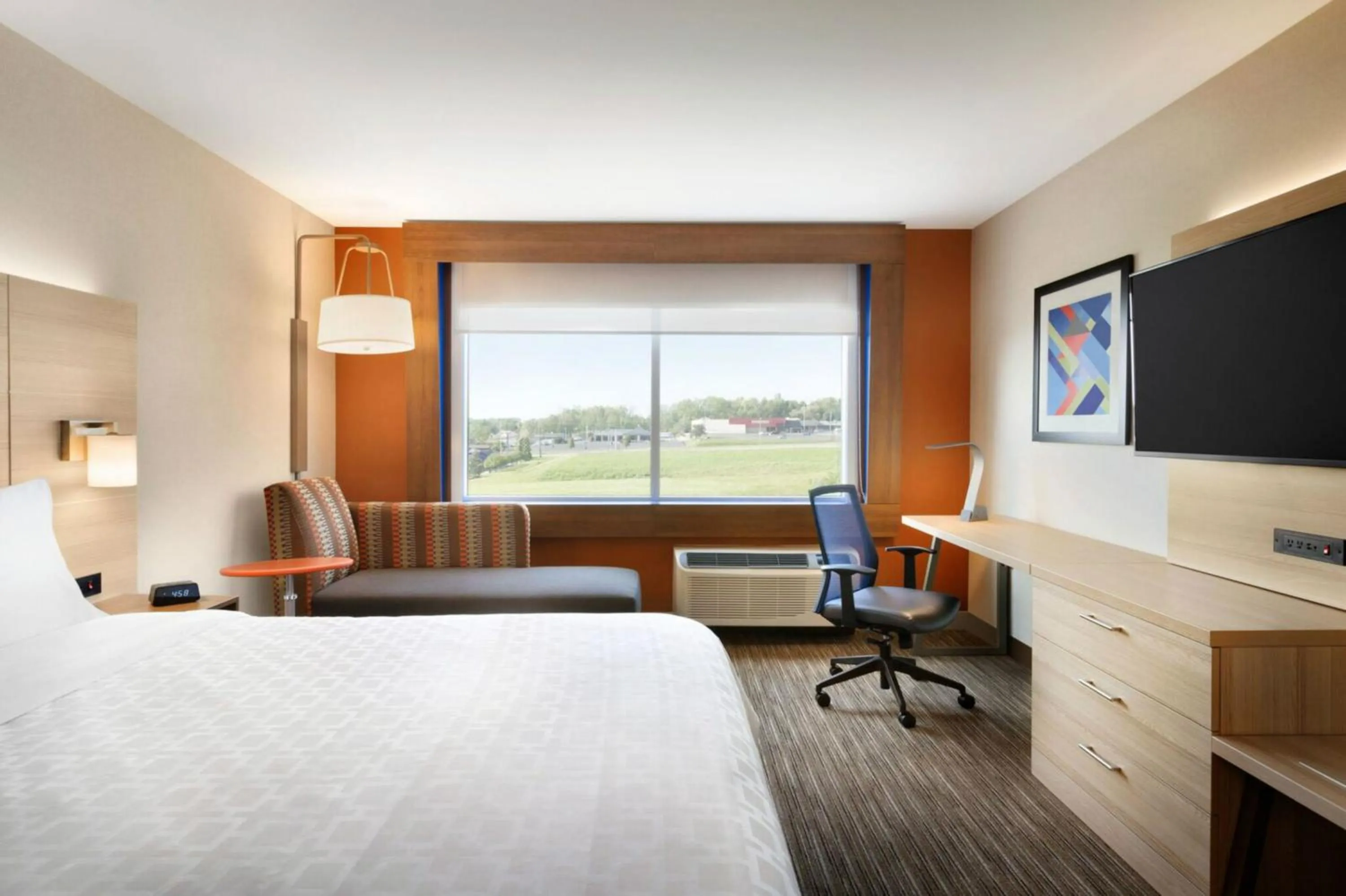 Photo of the whole room, Bed in Holiday Inn Express Hotel & Suites Auburn Hills by IHG