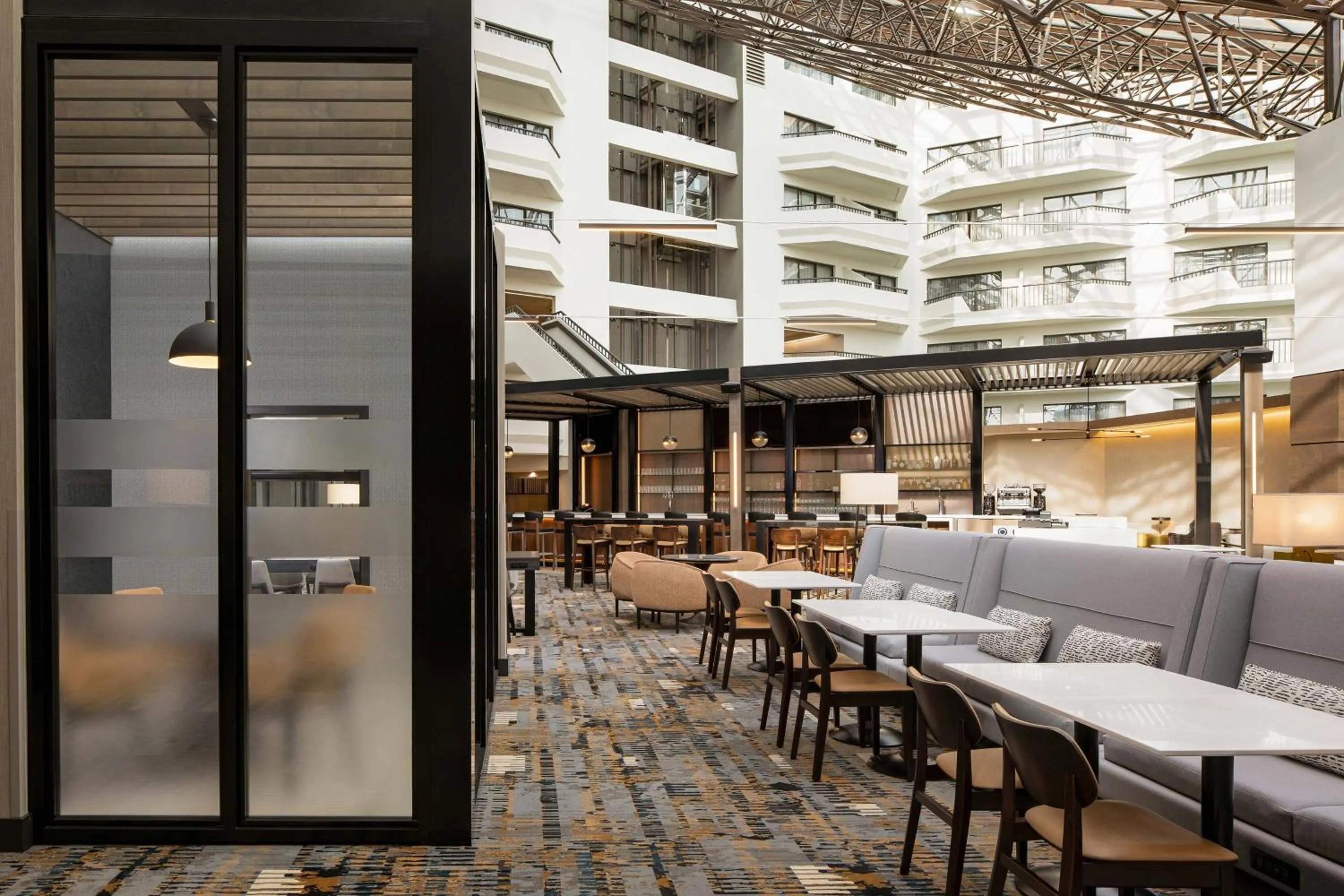Lobby or reception in Sheraton Detroit Metro Airport