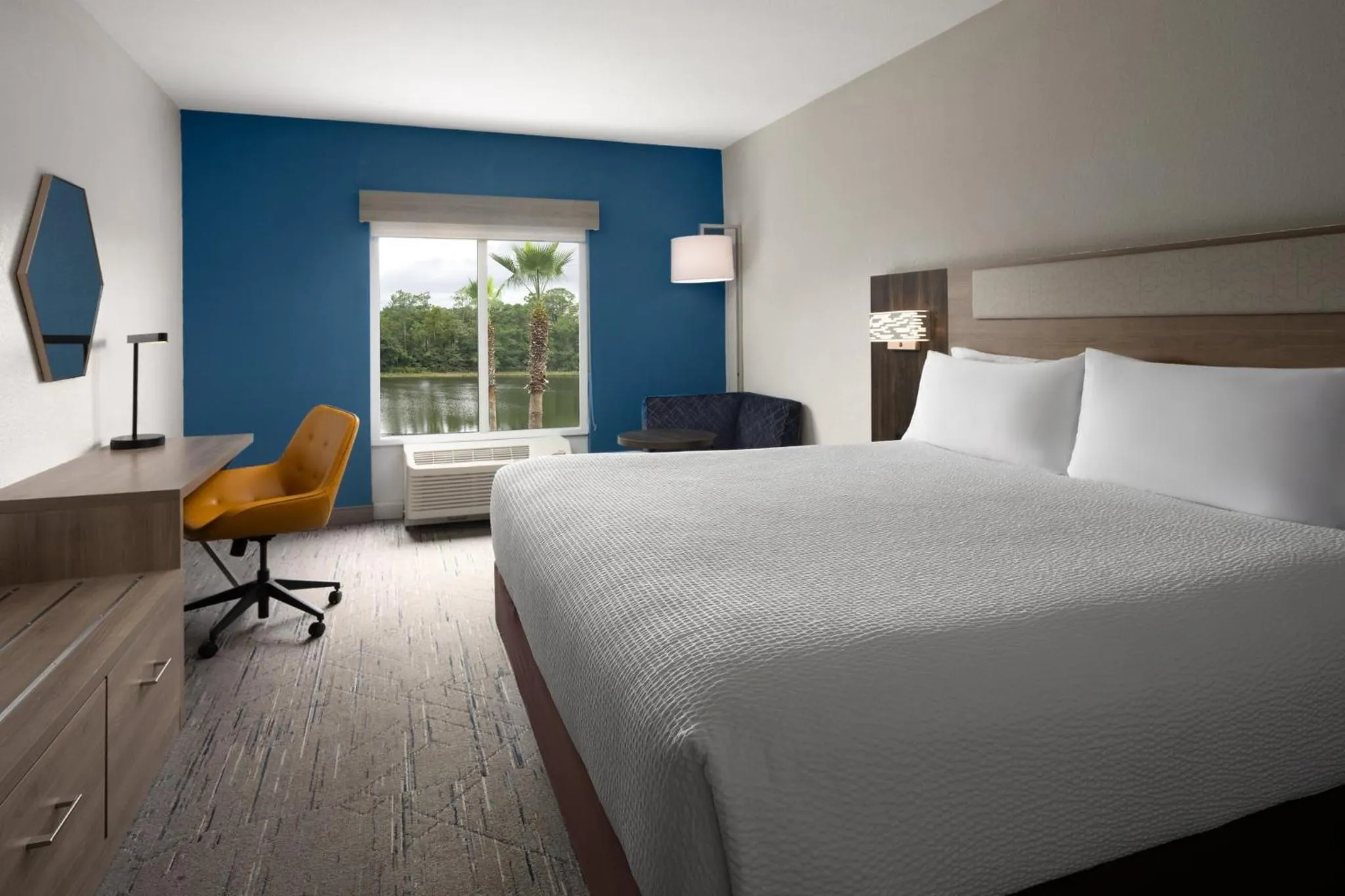Photo of the whole room, Bed in Holiday Inn Express Hotel & Suites Chaffee - Jacksonville West by IHG