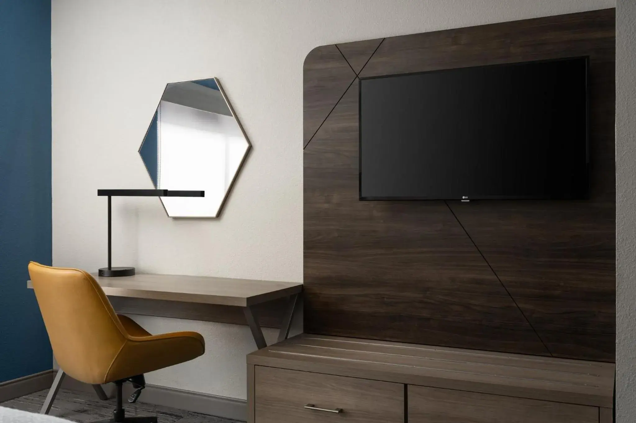 Standard Queen Room with Two Queen Beds and Tub - Communications Accessible in Holiday Inn Express Hotel & Suites Chaffee - Jacksonville West by IHG Standard Queen Room with Two Queen Beds and Tub - Communications Accessible in Holiday Inn Express Hotel & Suites Chaffee - Jacksonville West by IHG