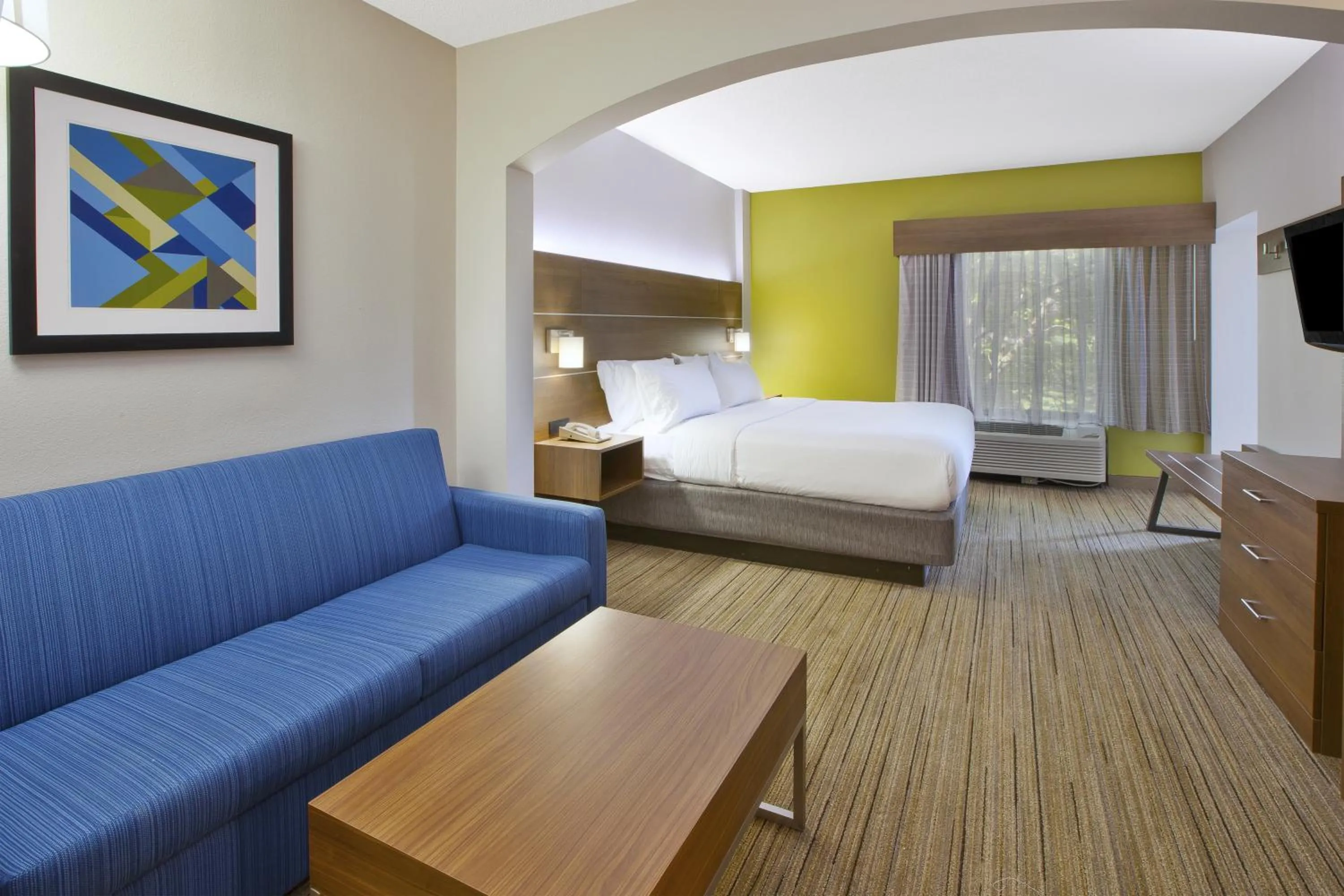 Photo of the whole room, Bed in Holiday Inn Express Hotel & Suites Cincinnati Northeast-Milford by IHG