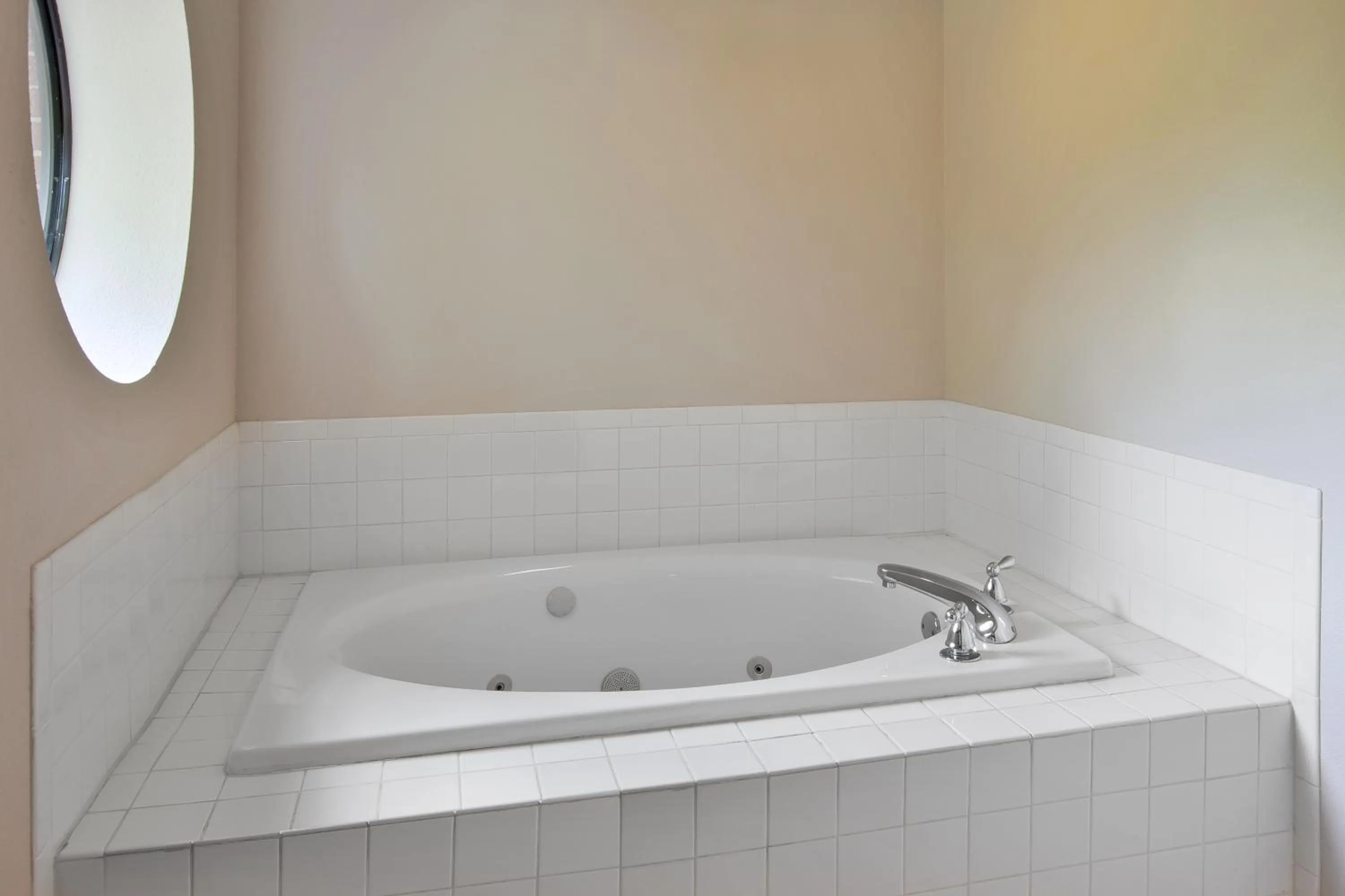 Hot Tub in Holiday Inn Express Hotel & Suites Cincinnati Northeast-Milford by IHG