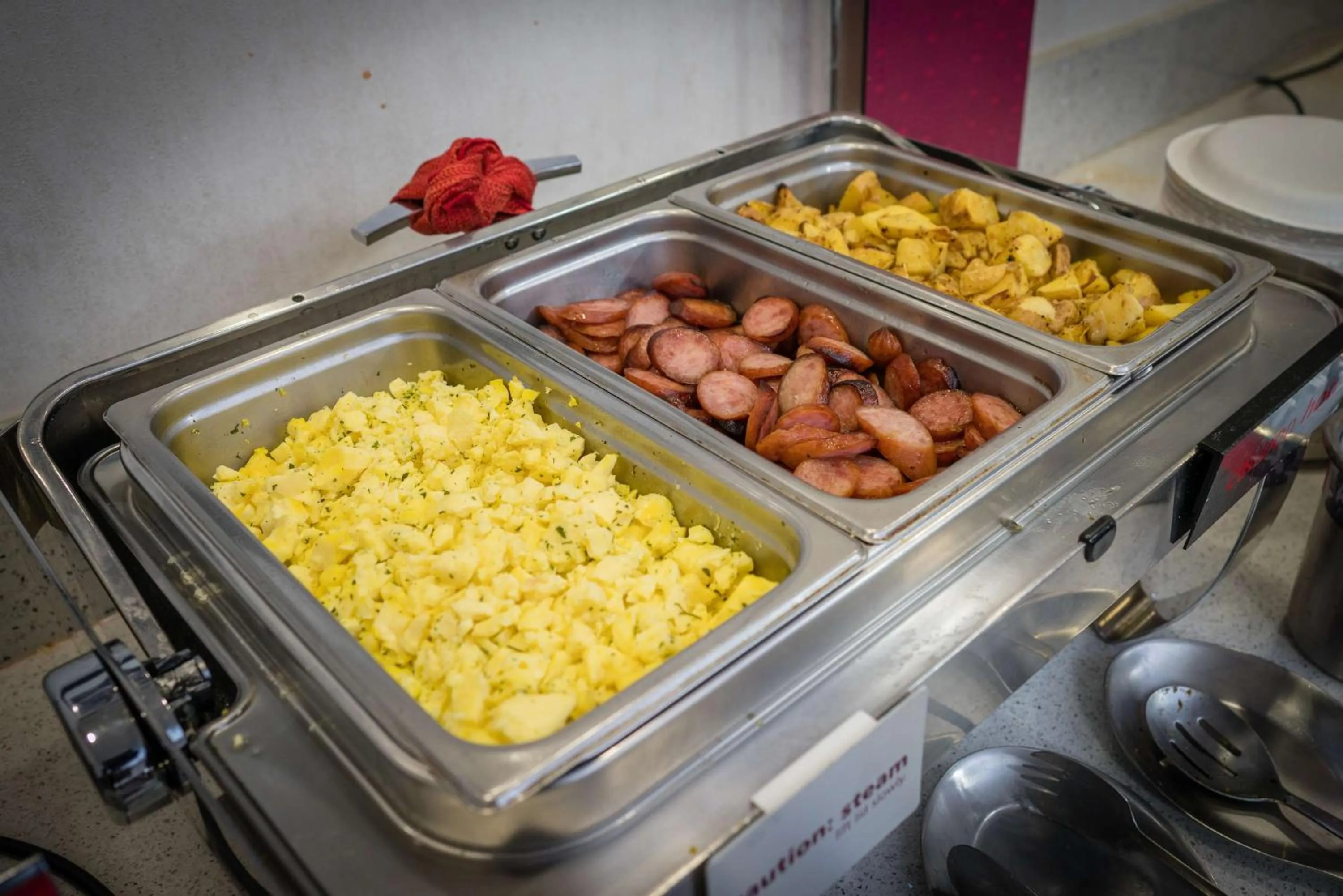 Dining area in Hampton Inn Livermore