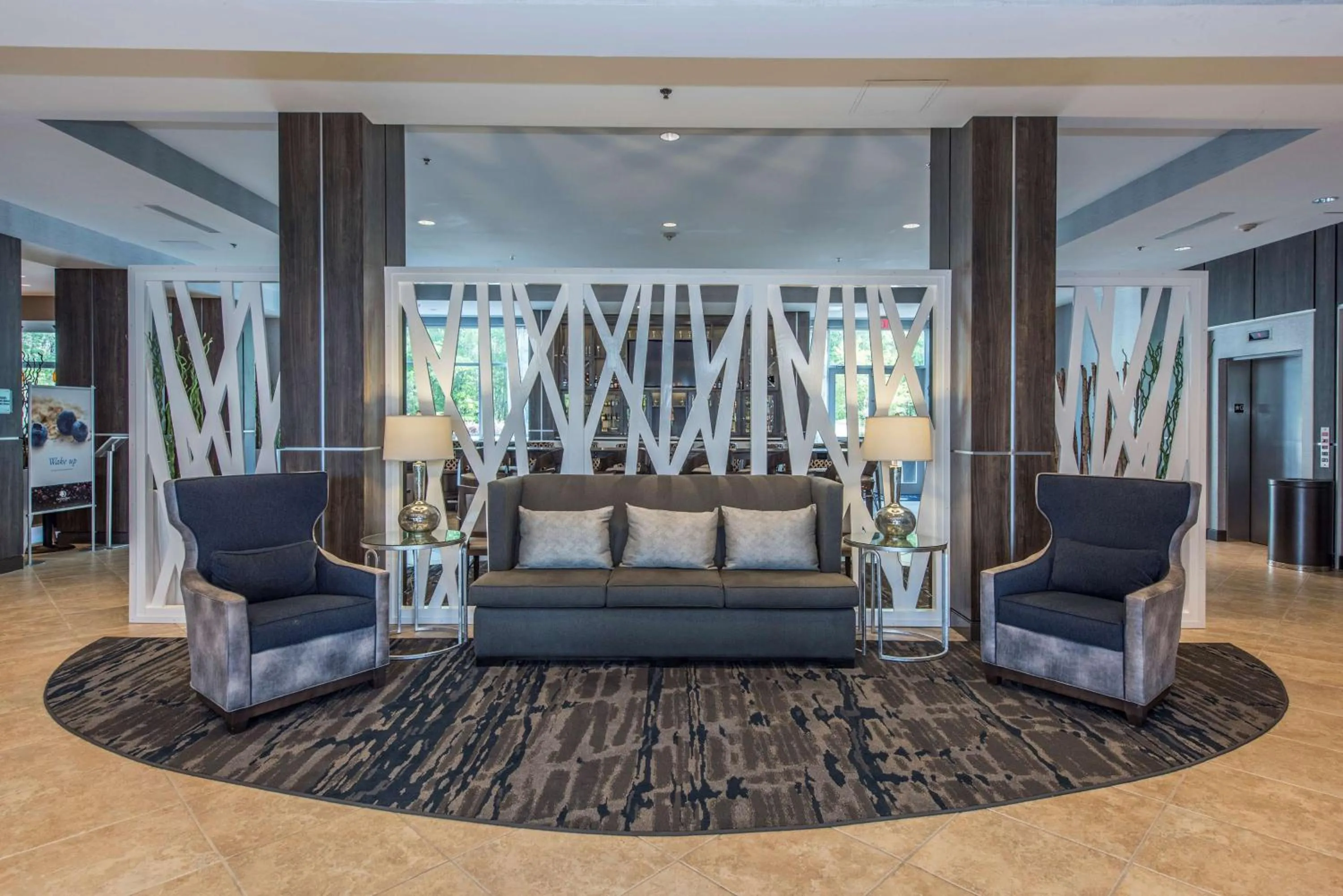 Lobby or reception in DoubleTree by Hilton North Charleston - Convention Center