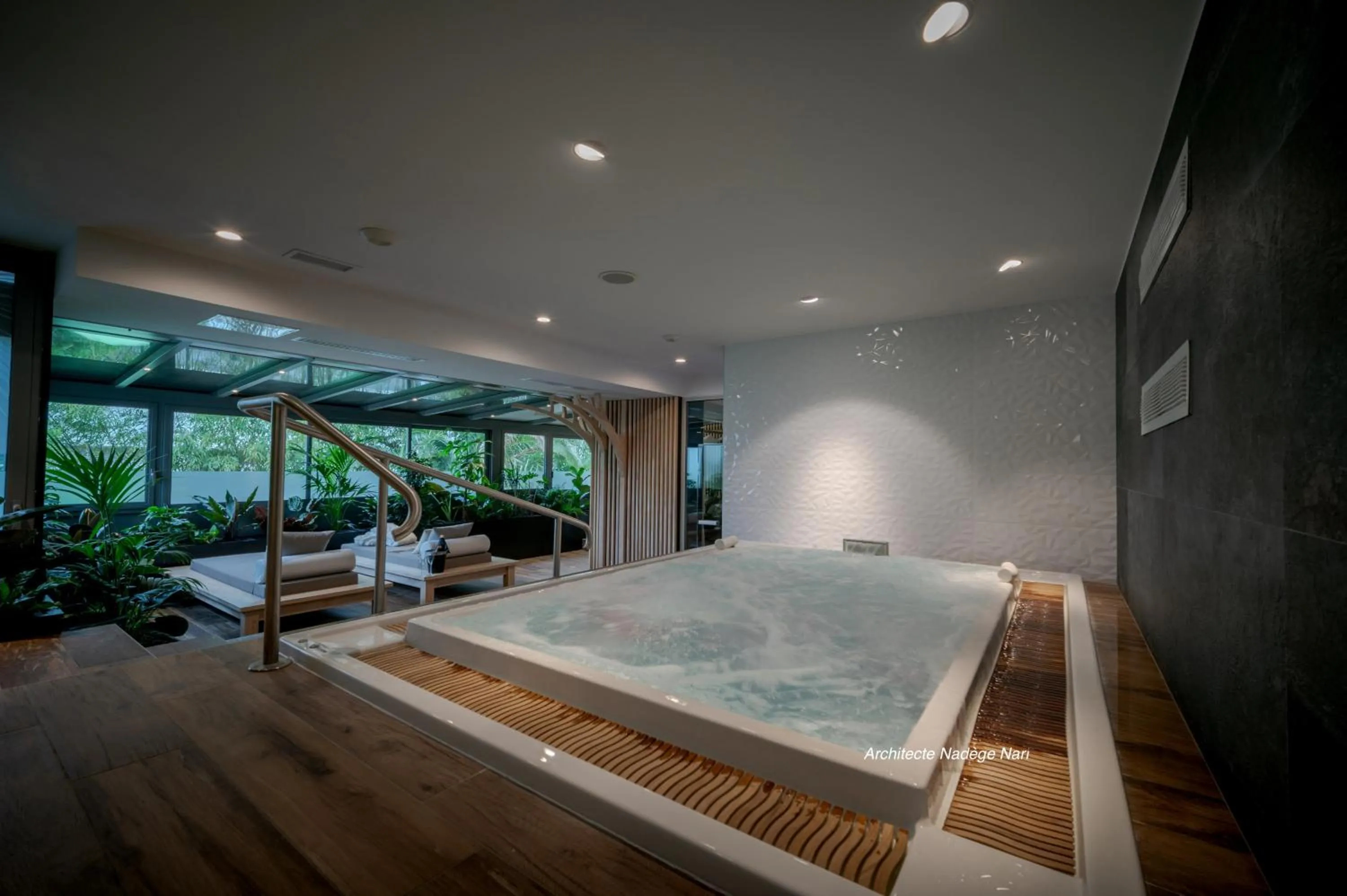 Hot Tub in Best Western Plus Central Park Hotel