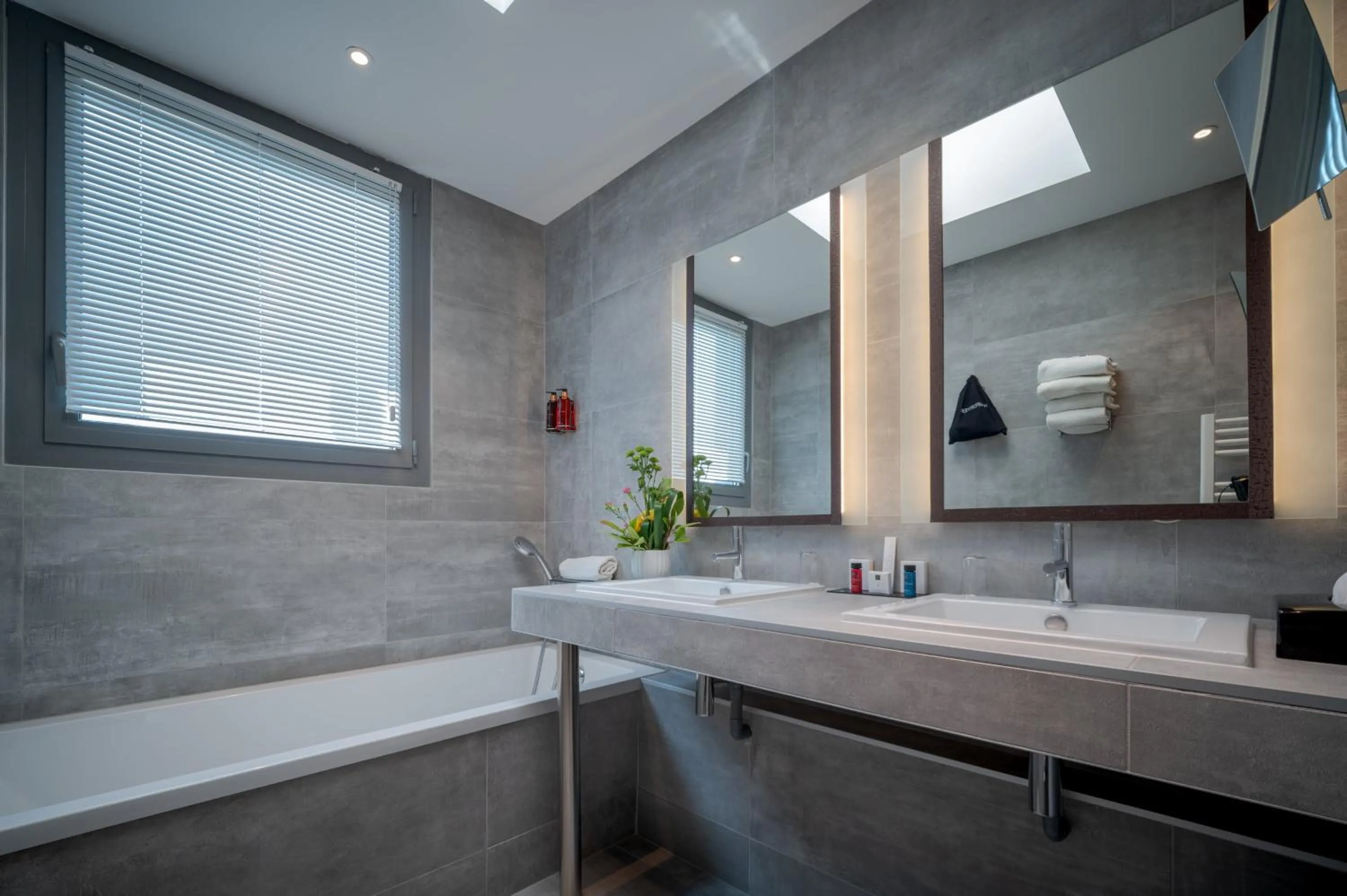 Bathroom in Best Western Plus Central Park Hotel