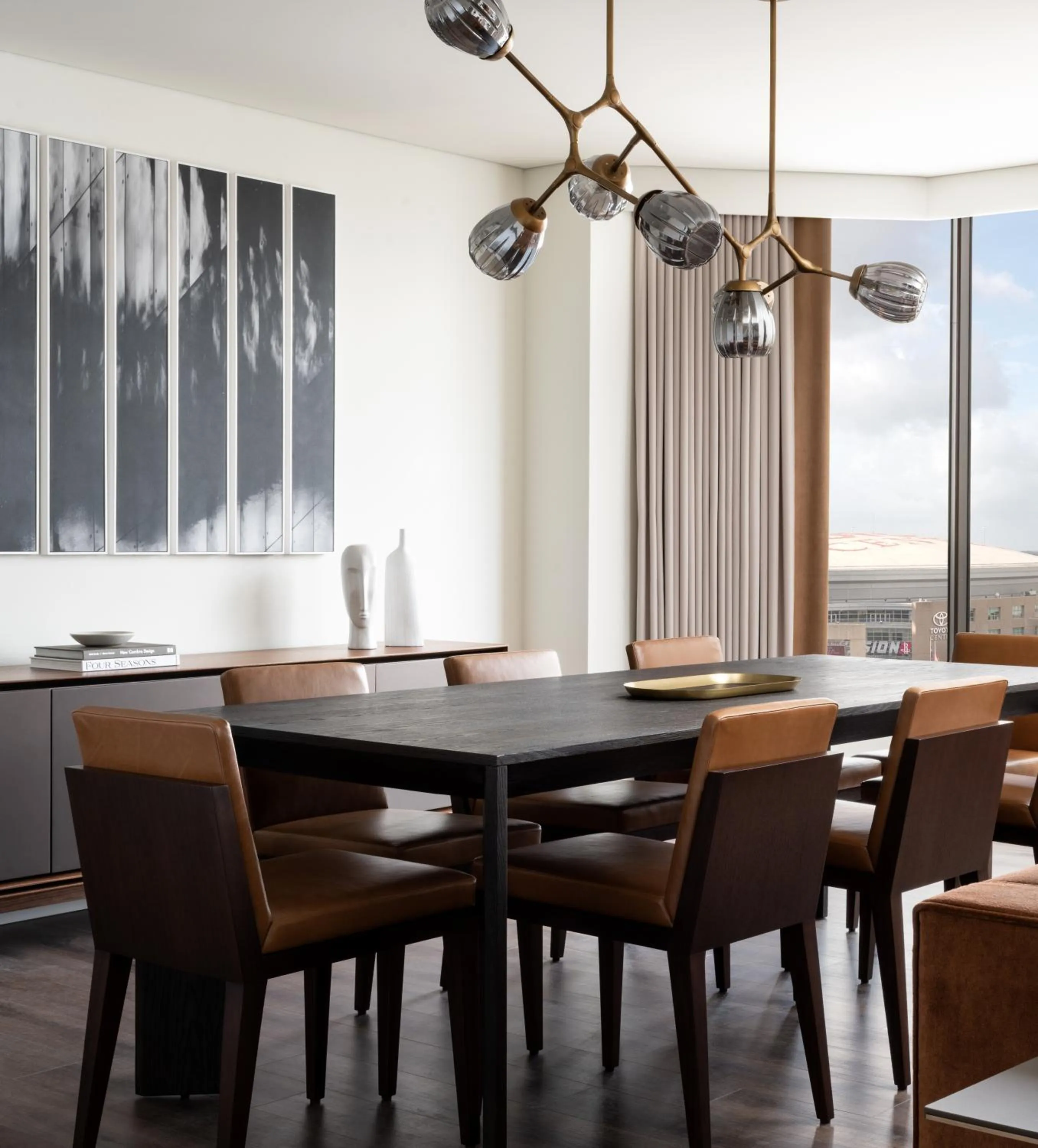 Dining area in Four Seasons Hotel Houston