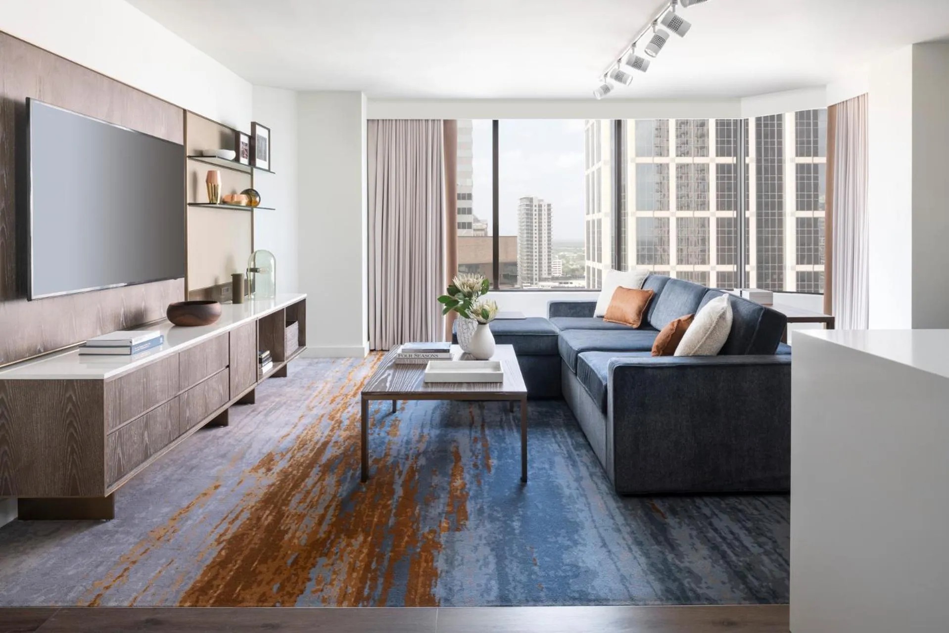 Living room in Four Seasons Hotel Houston