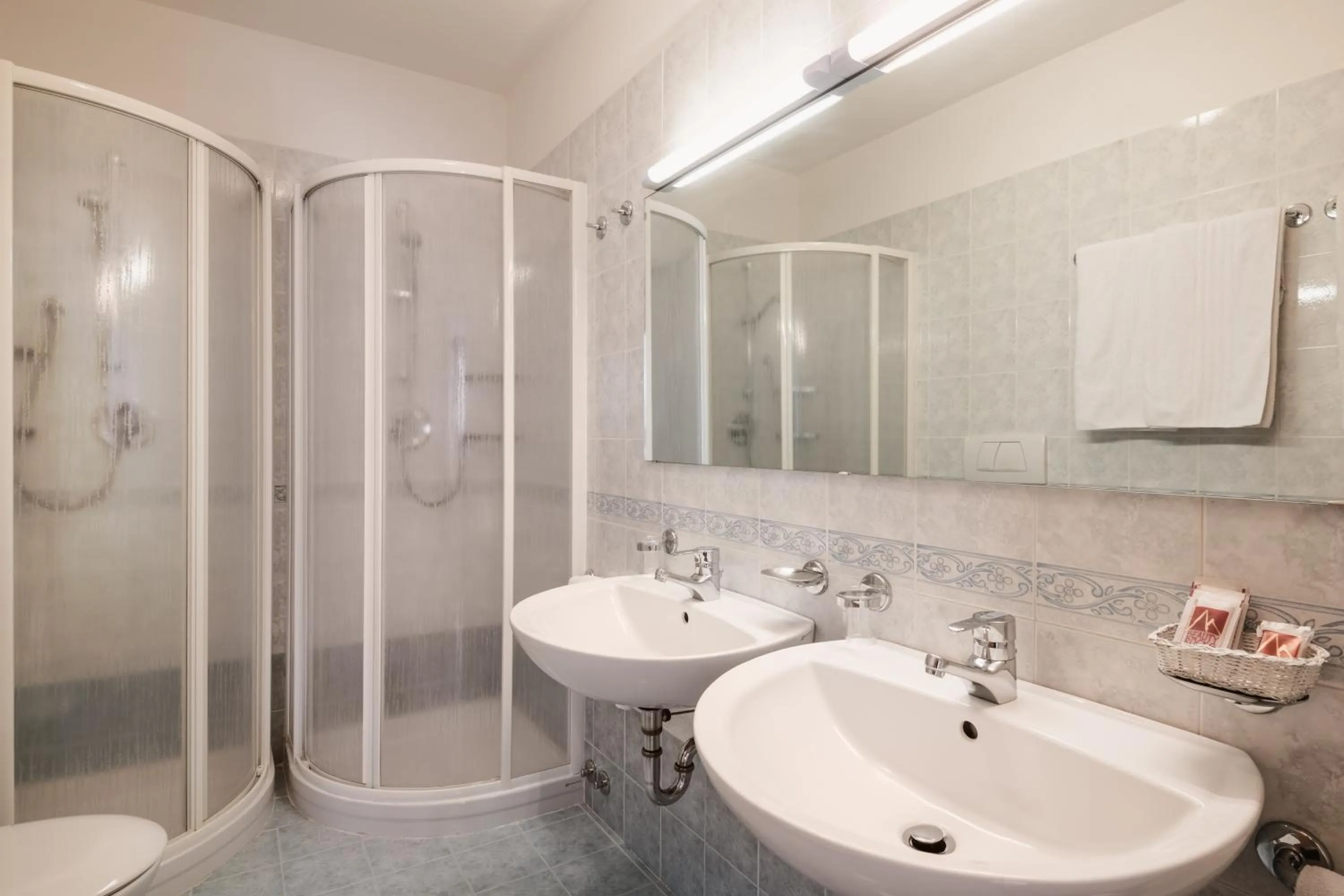 Bathroom in Apparthotel Sellaronda