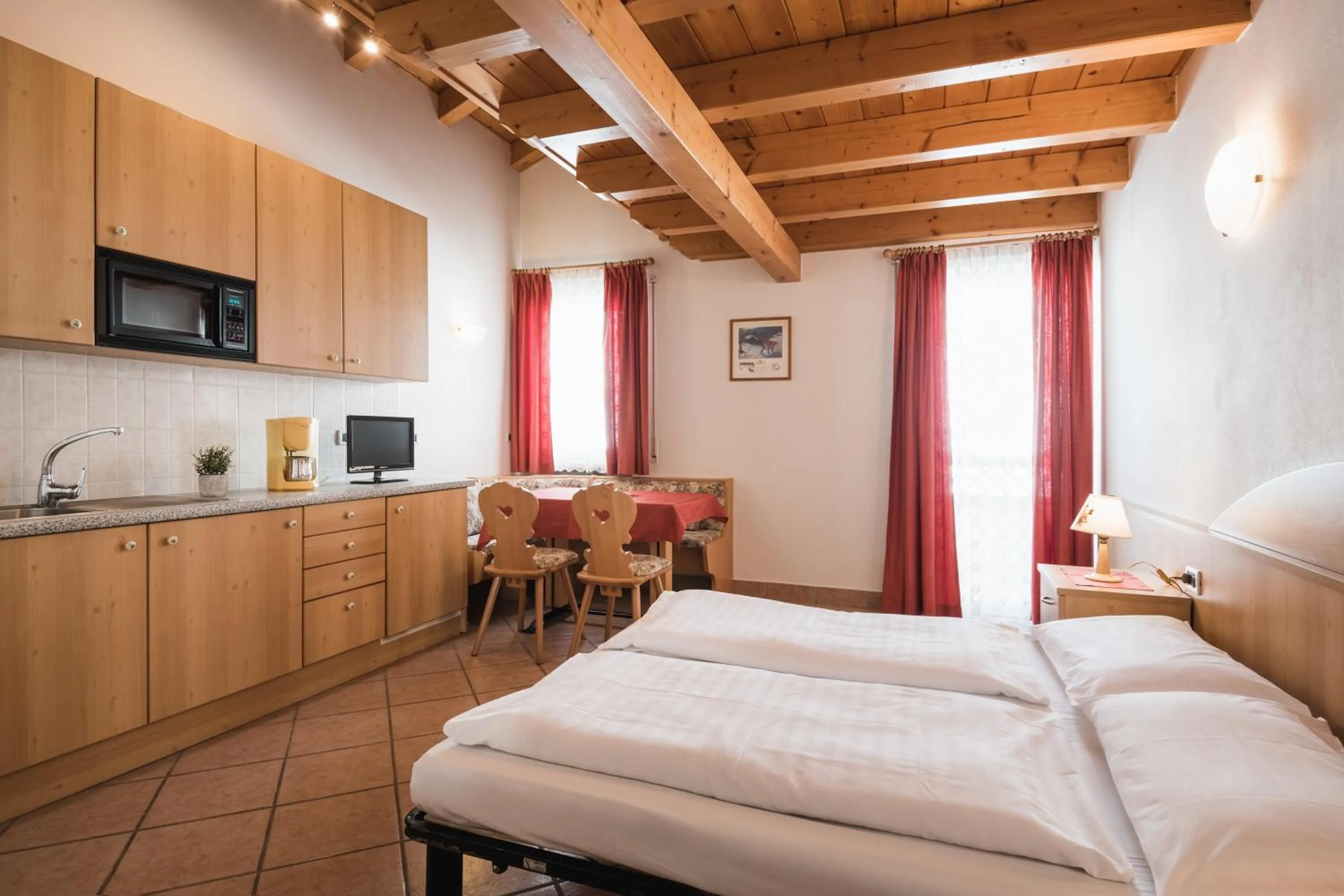 Photo of the whole room, Bed in Apparthotel Sellaronda