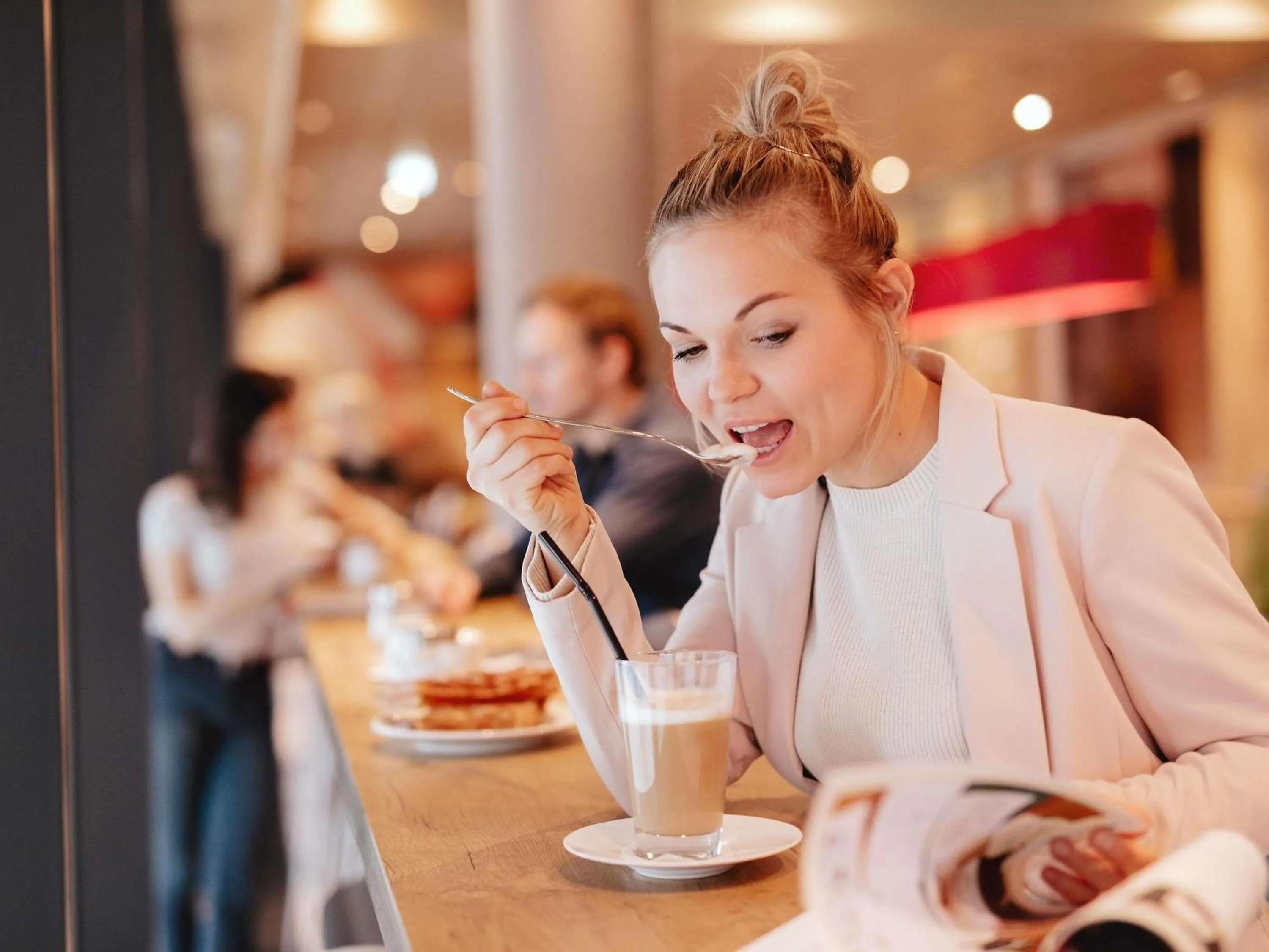 Lounge or bar in ibis Nancy-Brabois