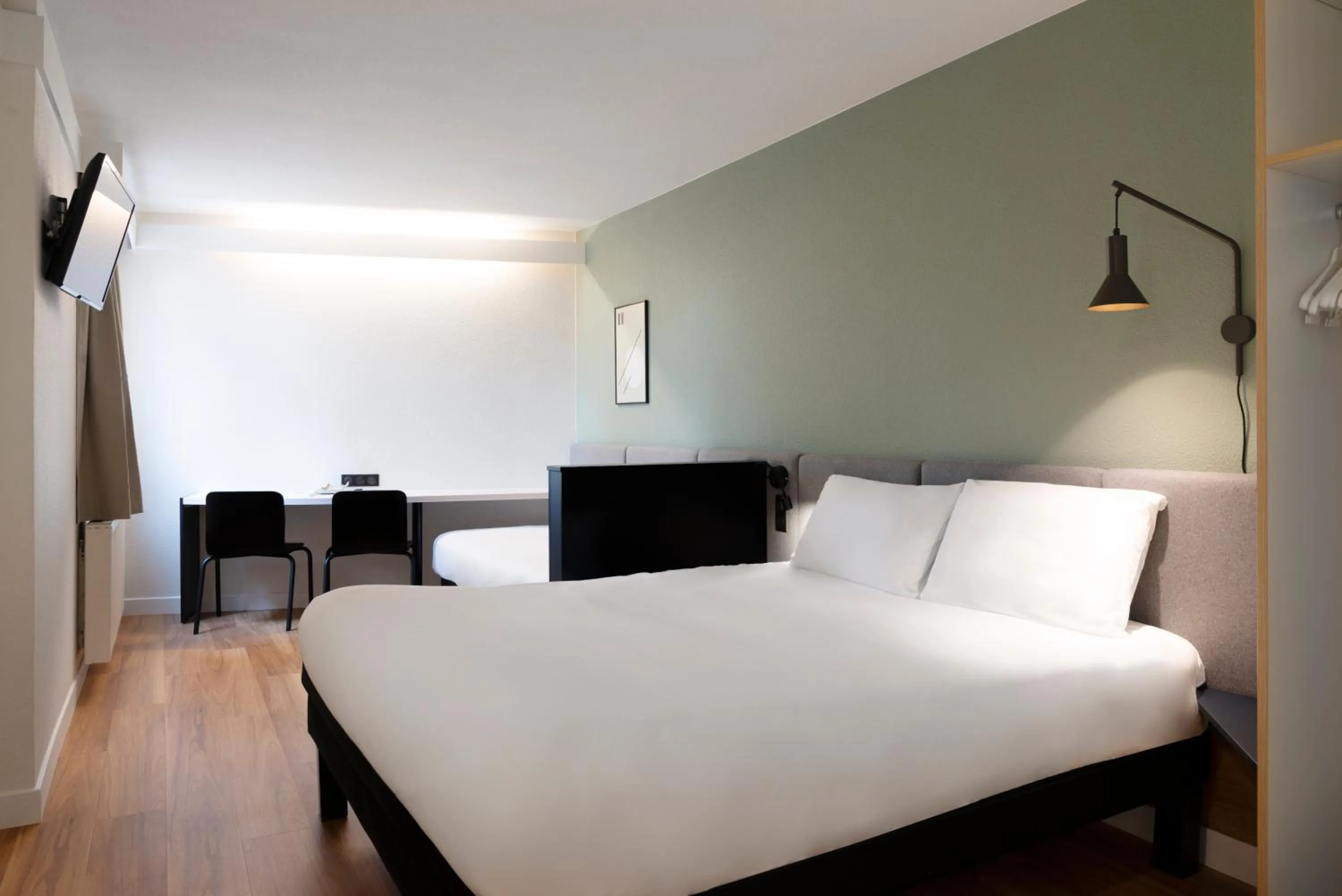 Photo of the whole room, Bed in ibis Nancy-Brabois