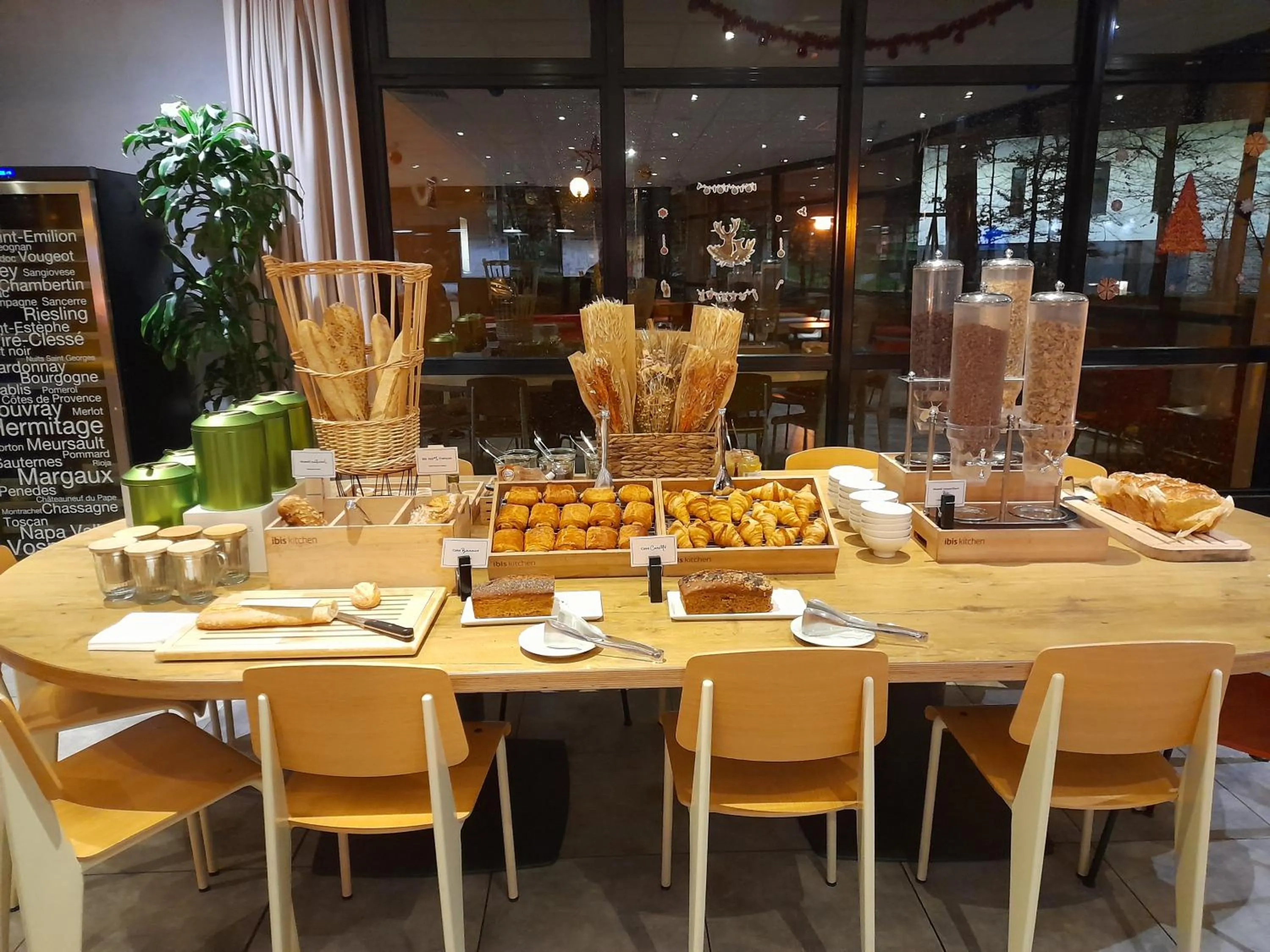 Buffet breakfast in ibis Nancy-Brabois