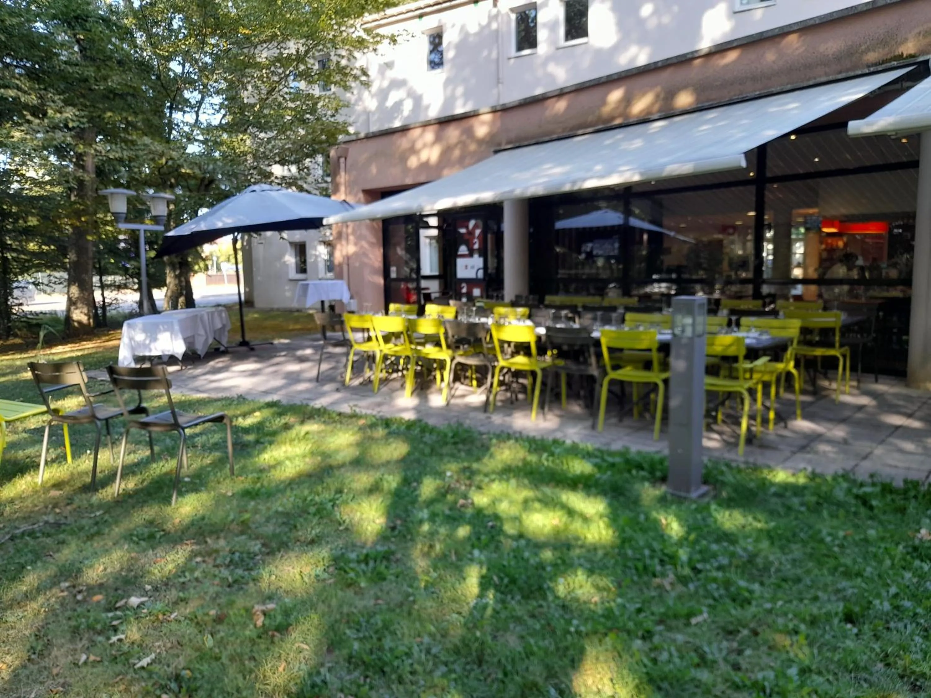 Patio in ibis Nancy-Brabois