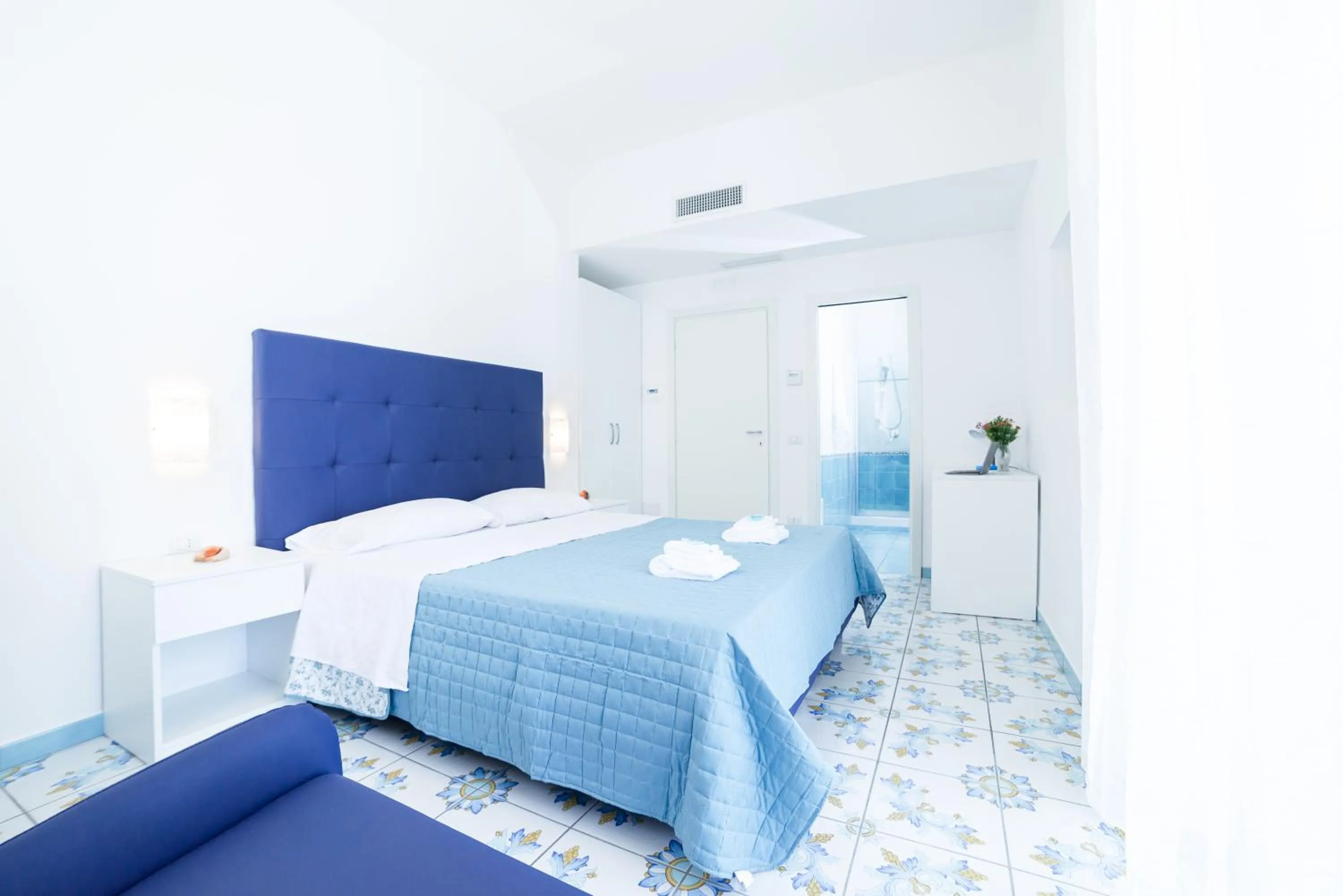 Photo of the whole room, Bed in La Casa di Aurora